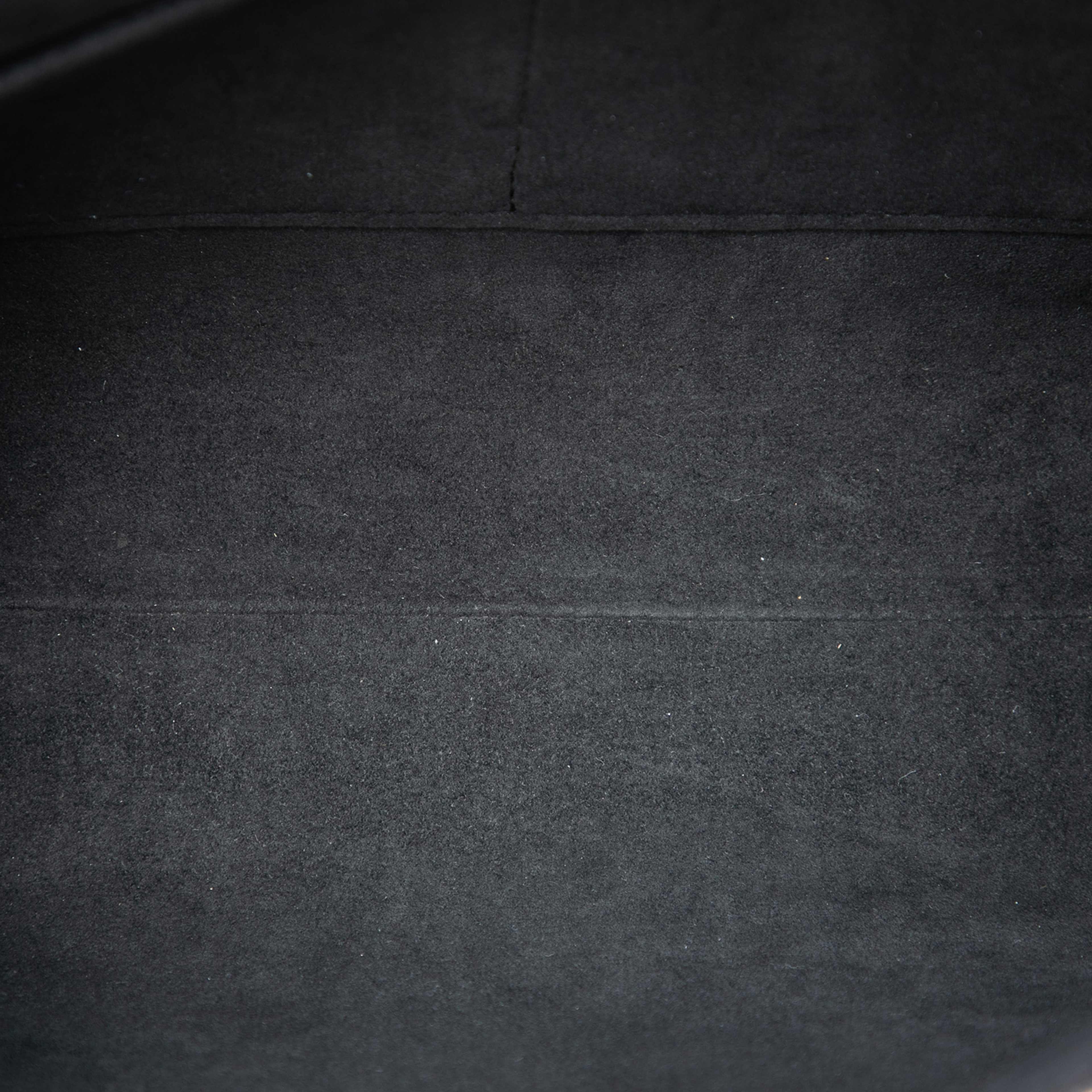 Louis Vuitton Epi Denim Cluny Bb, från Luxclusif, i färgen blue. Klicka för att öppna bilden i stort format