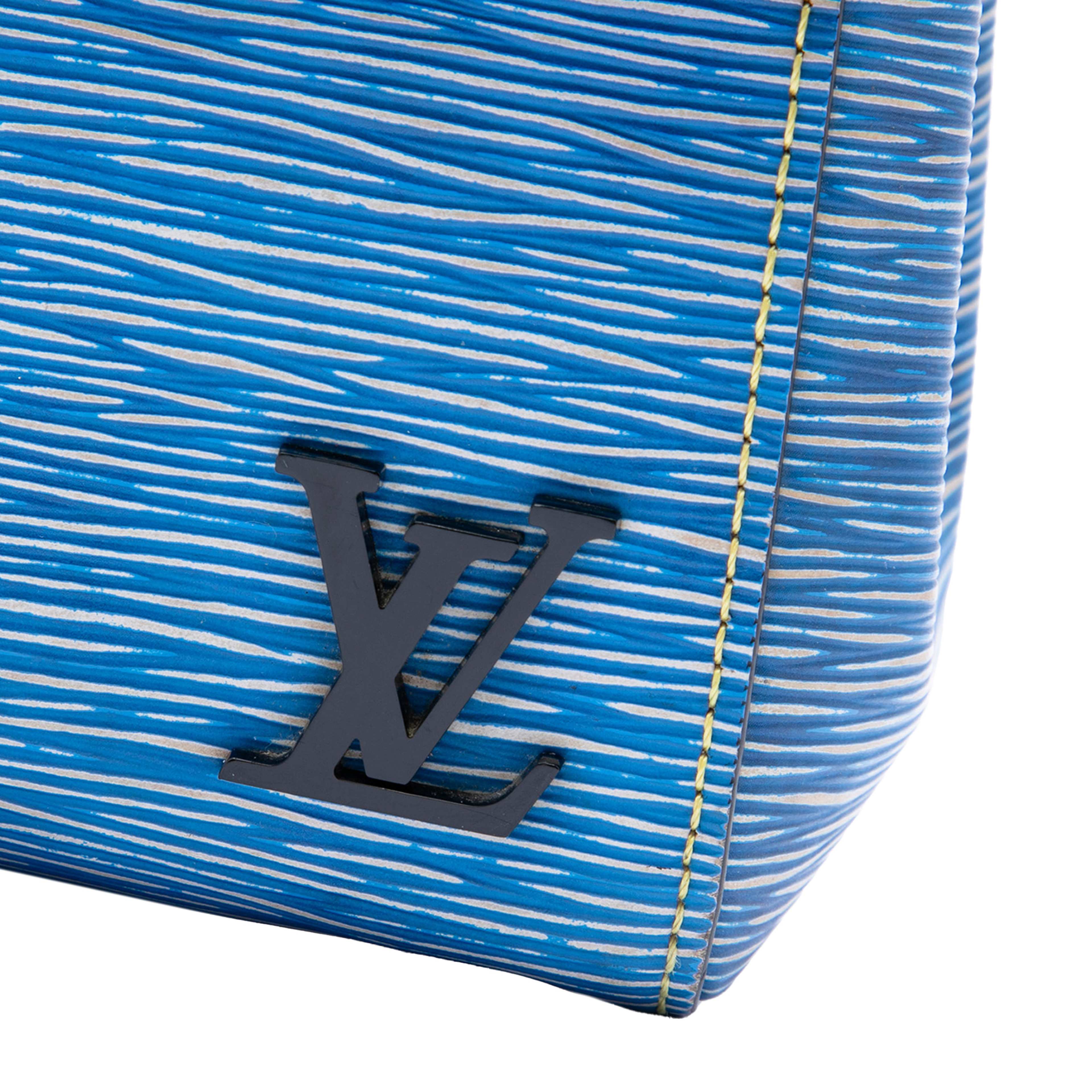 Louis Vuitton Epi Denim Cluny Bb, från Luxclusif, i färgen blue. Klicka för att öppna bilden i stort format