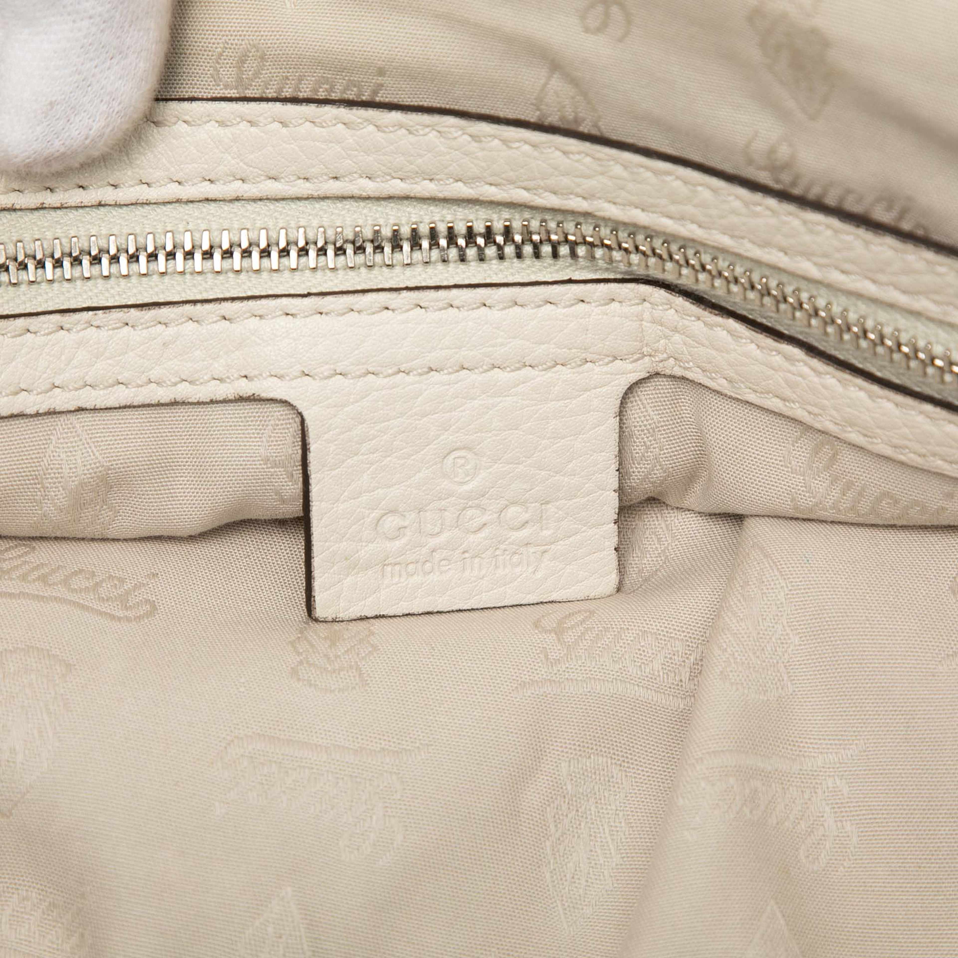 Gucci Medium Gg Canvas Bamboo Libeccio Tote, från Luxclusif, i färgen beige. Klicka för att öppna bilden i stort format