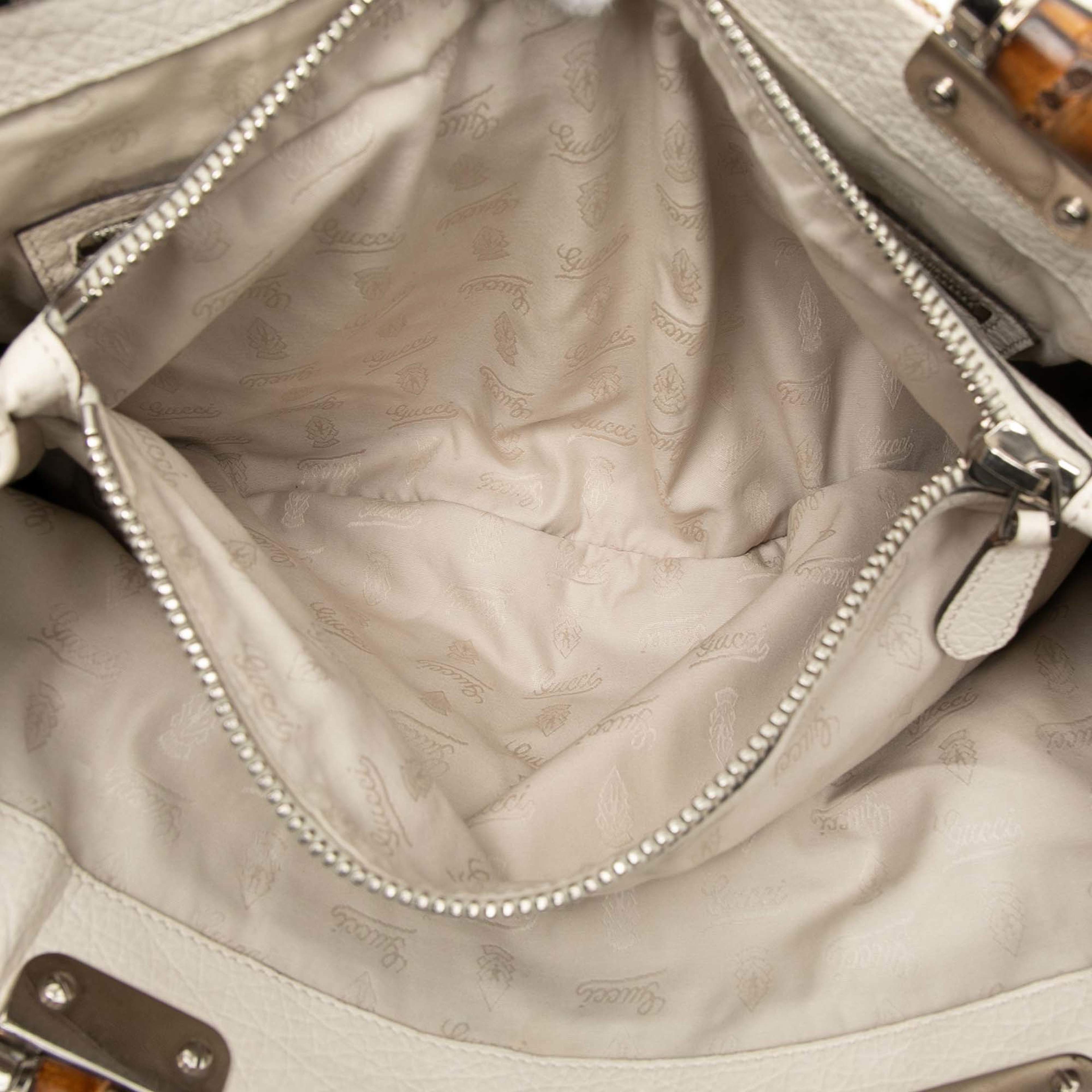 Gucci Medium Gg Canvas Bamboo Libeccio Tote, från Luxclusif, i färgen beige. Klicka för att öppna bilden i stort format