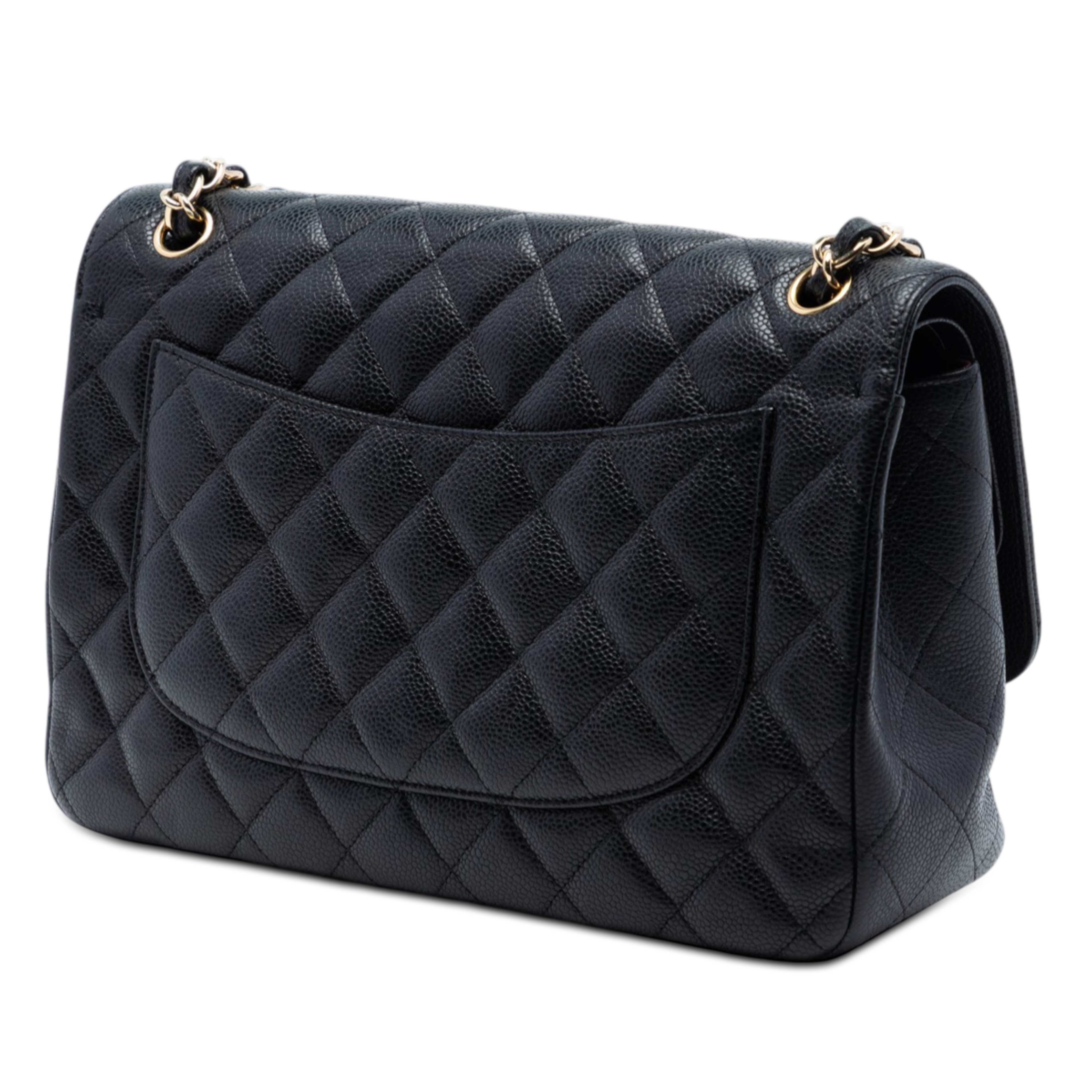 Chanel Jumbo Classic Caviar Double Flap, från Luxclusif, i färgen black. Klicka för att öppna bilden i stort format