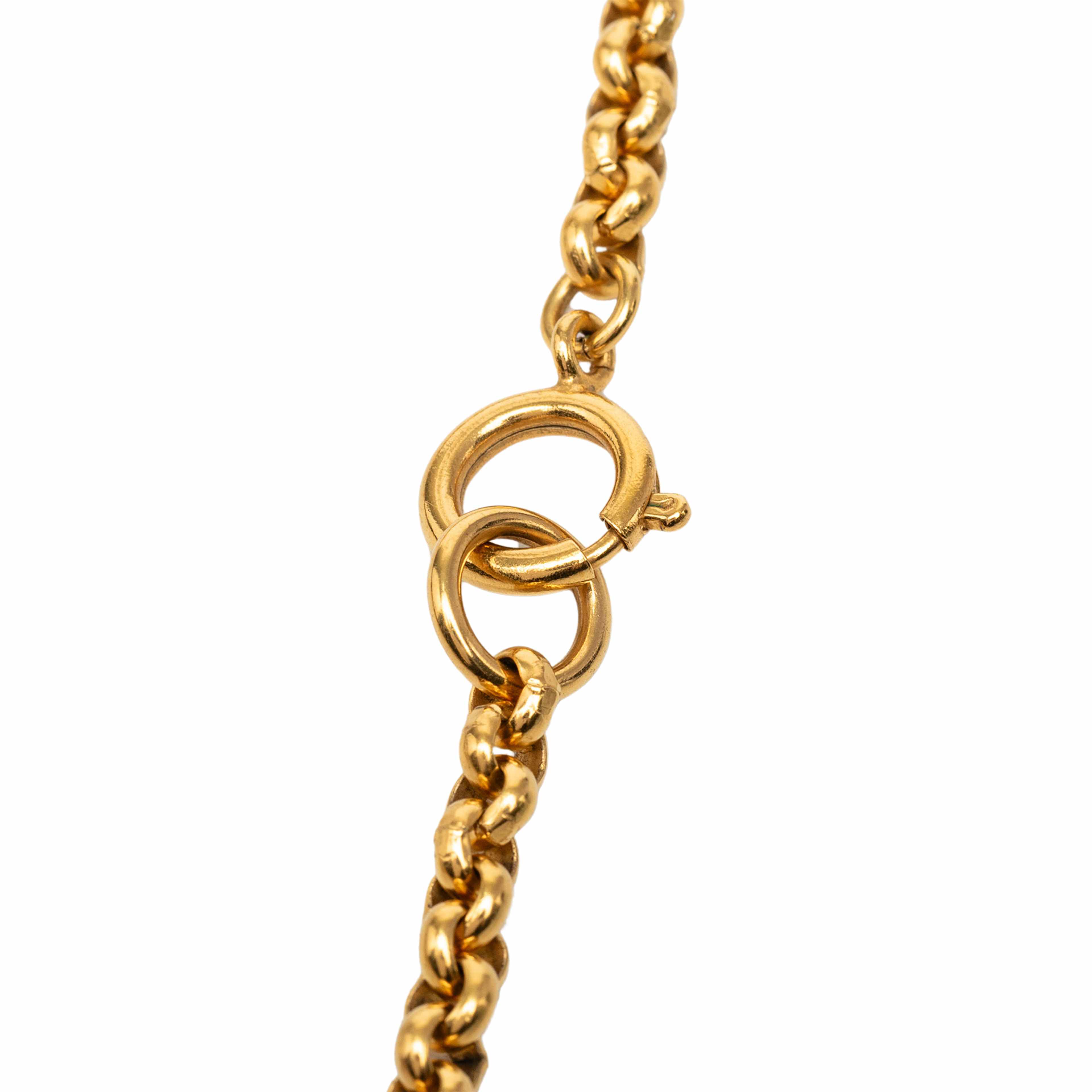 Chanel Cc Gold Plated Heart Pendant Necklace, från Luxclusif, i färgen guld. Klicka för att öppna bilden i stort format