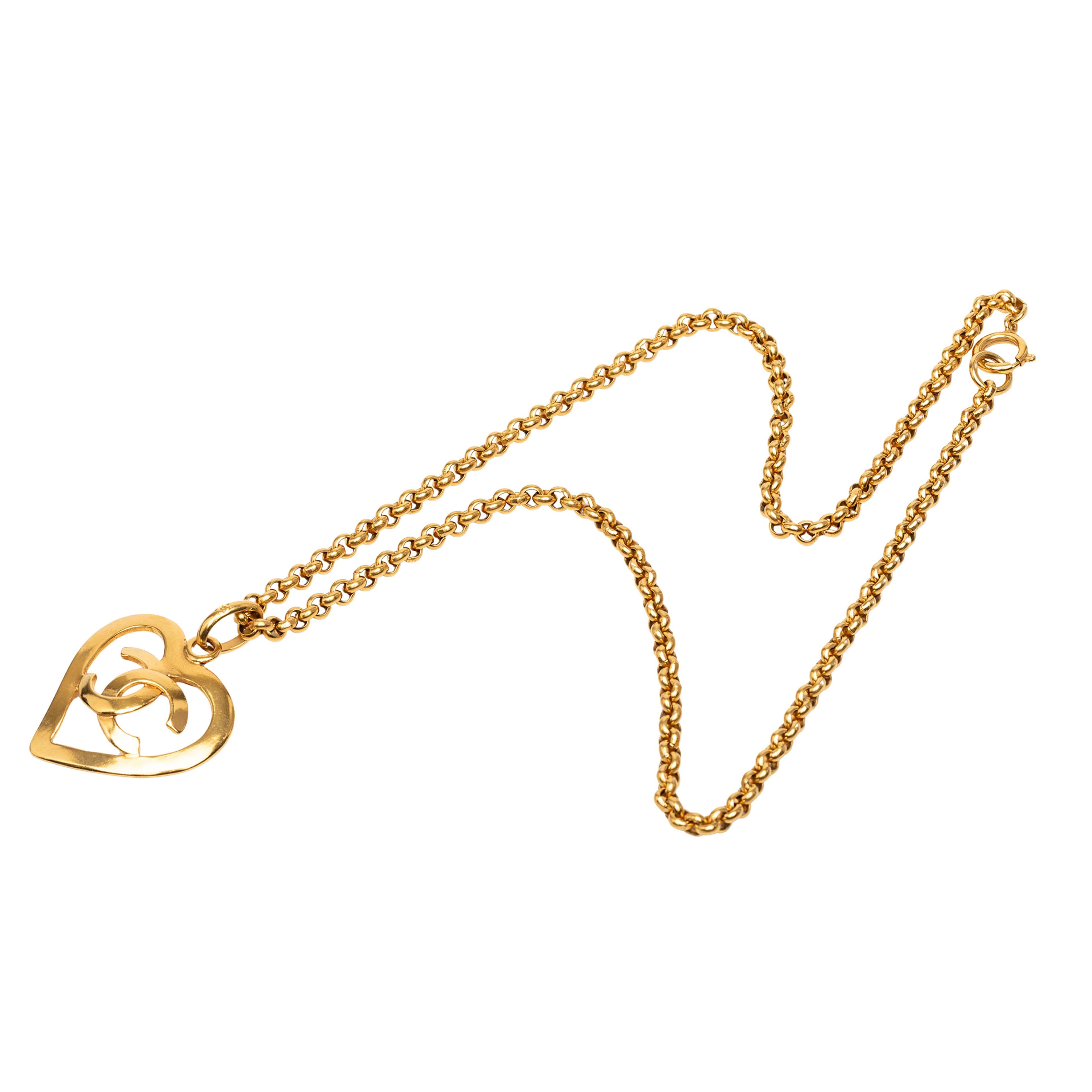 Chanel Cc Gold Plated Heart Pendant Necklace, från Luxclusif, i färgen guld. Klicka för att öppna bilden i stort format