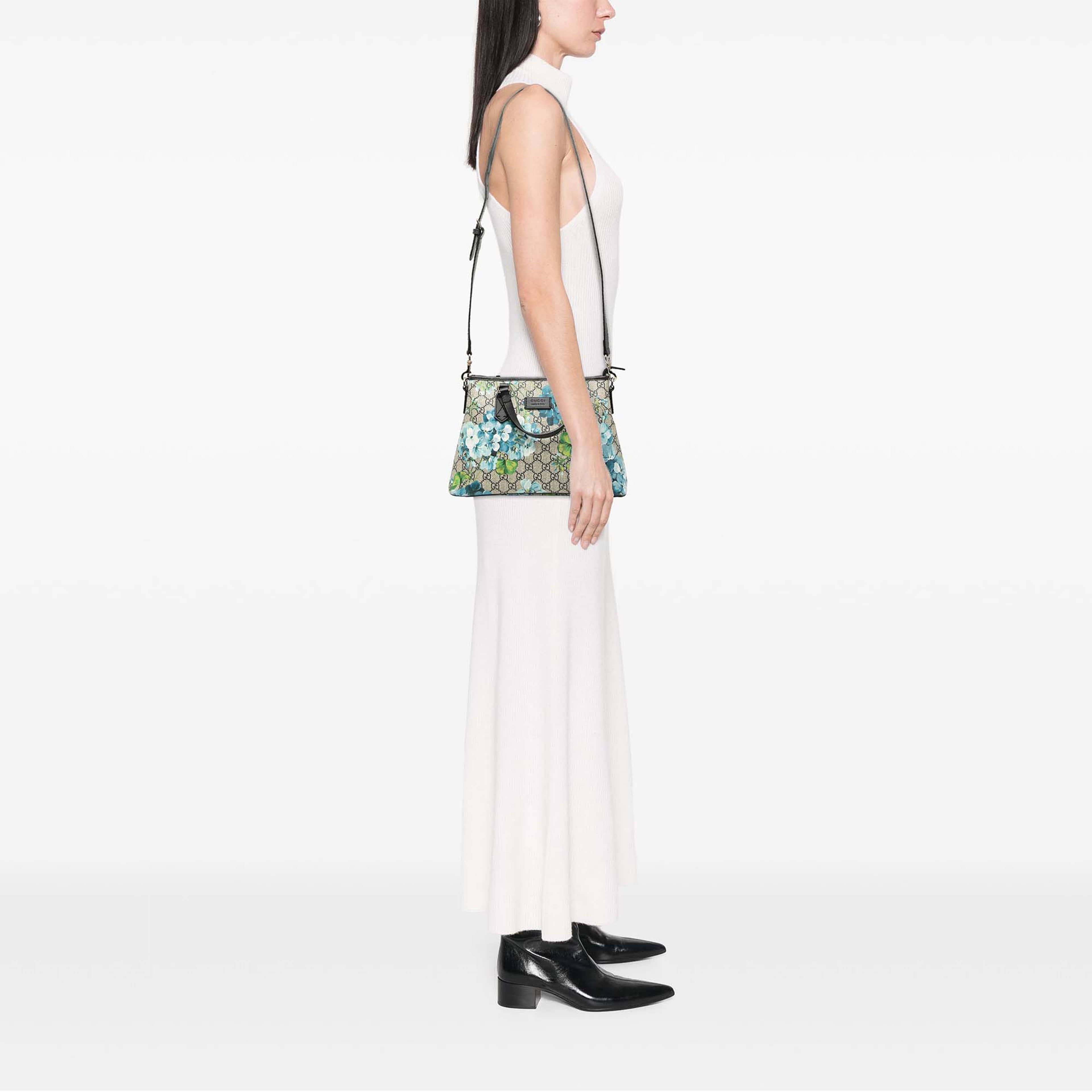 Gucci Gg Supreme Blooms Zippered Tote, från Luxclusif, i färgen beige. Klicka för att öppna bilden i stort format