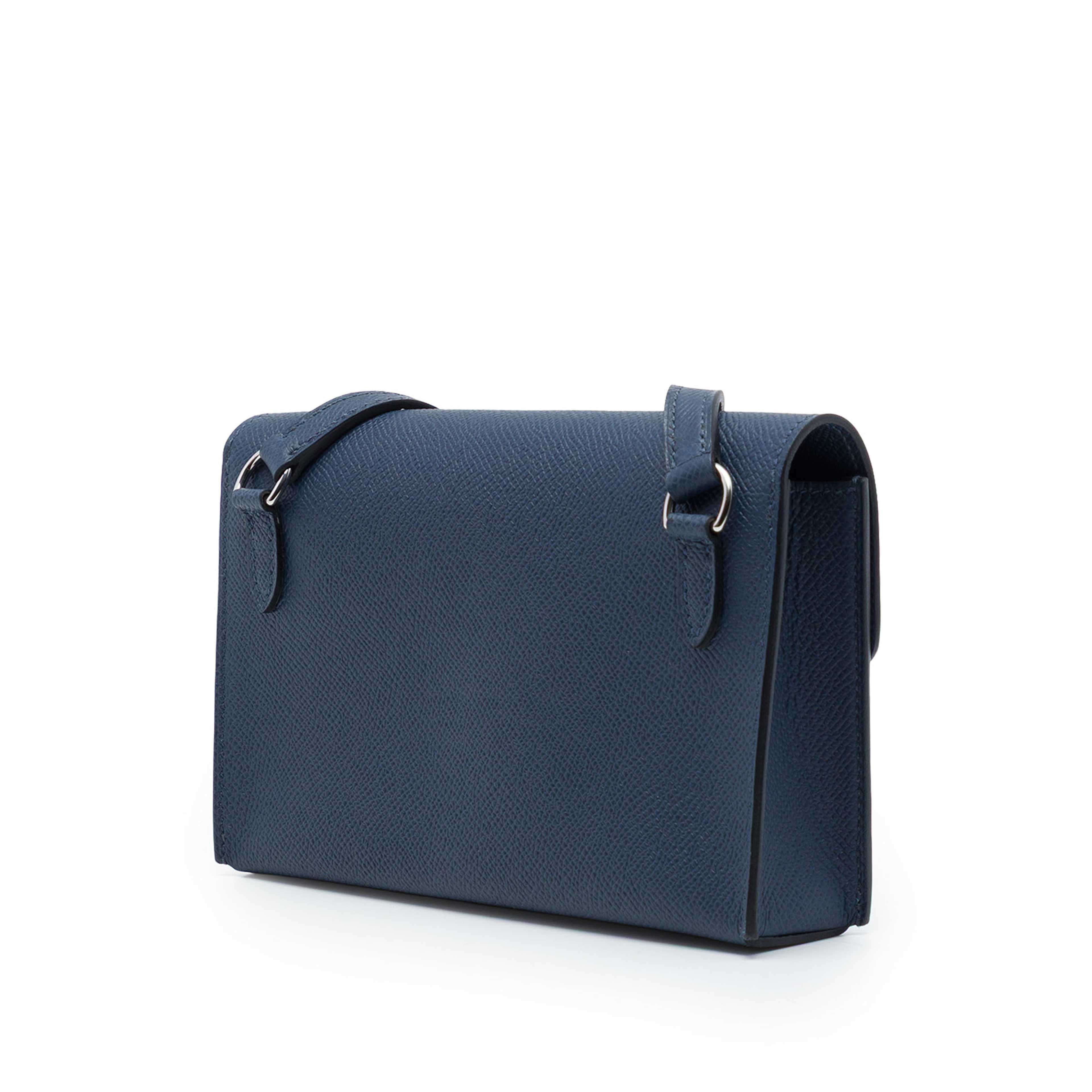 Hermès Epsom Hermesnap Wallet On Strap, från Luxclusif, i färgen blå. Klicka för att öppna bilden i stort format