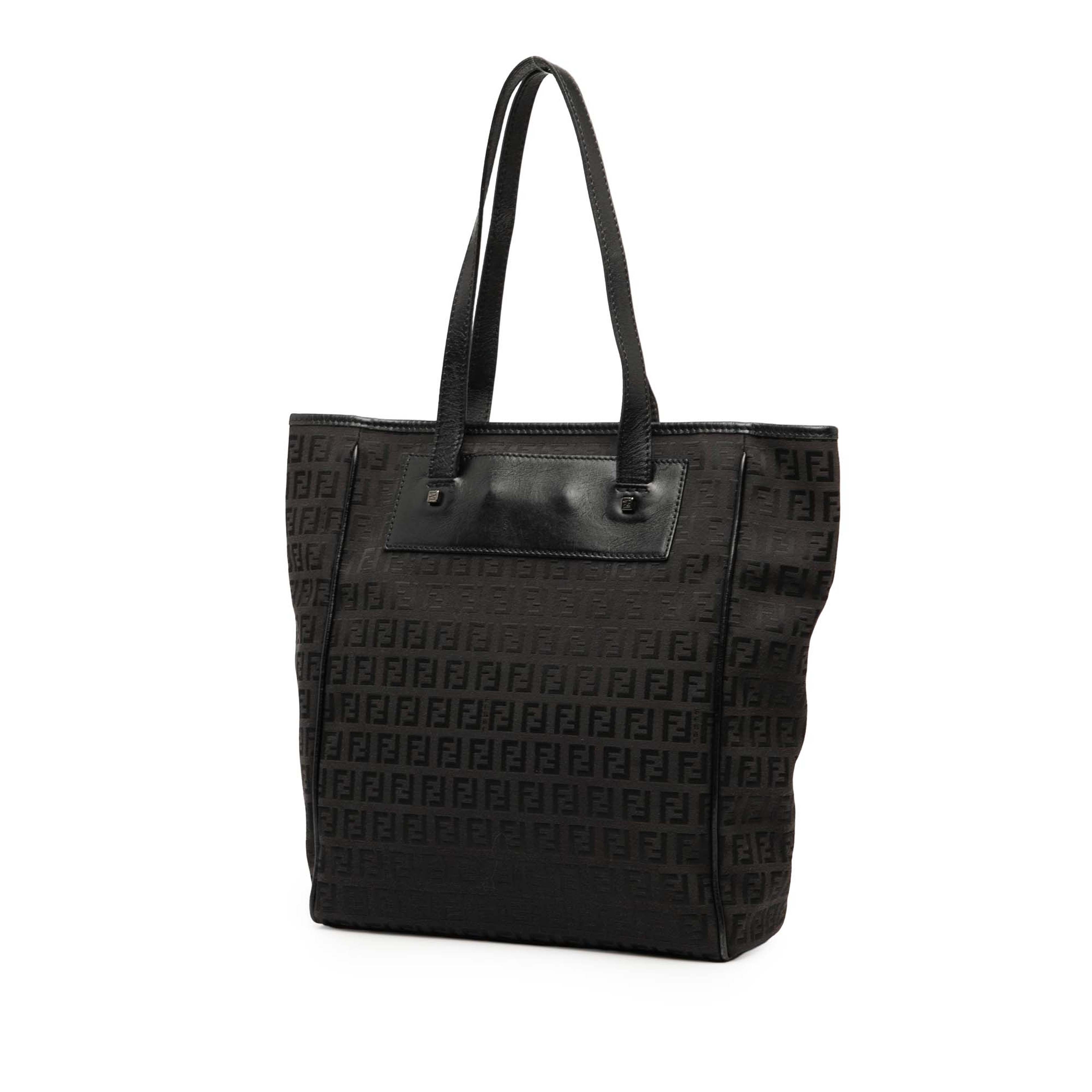 Fendi Zucchino Canvas Tote, från Luxclusif, i färgen dark brown. Klicka för att öppna bilden i stort format