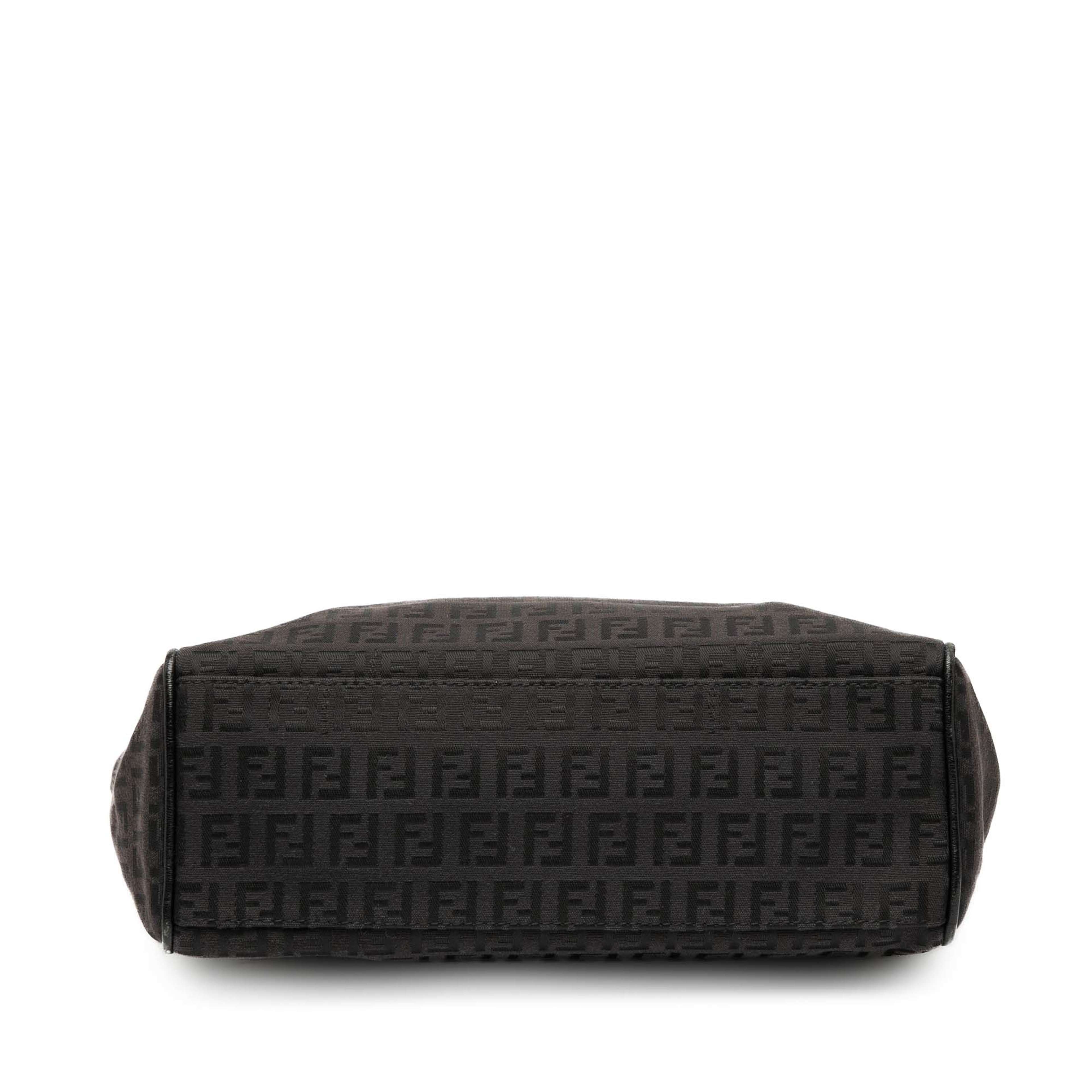 Fendi Zucchino Canvas Tote, från Luxclusif, i färgen brun. Klicka för att öppna bilden i stort format