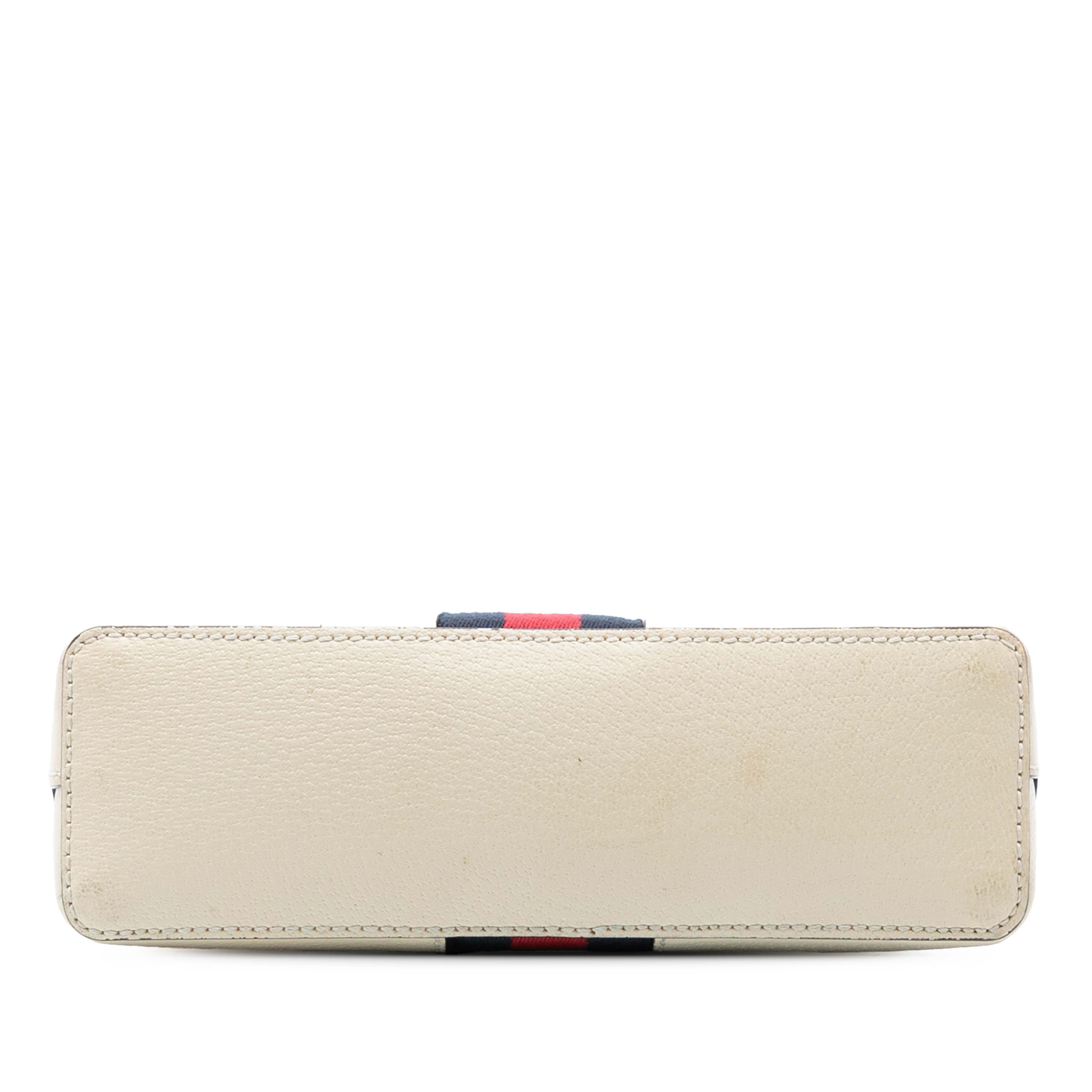 Gucci Small Calfskin Ophidia Dome Crossbody, från Luxclusif, i färgen white. Klicka för att öppna bilden i stort format