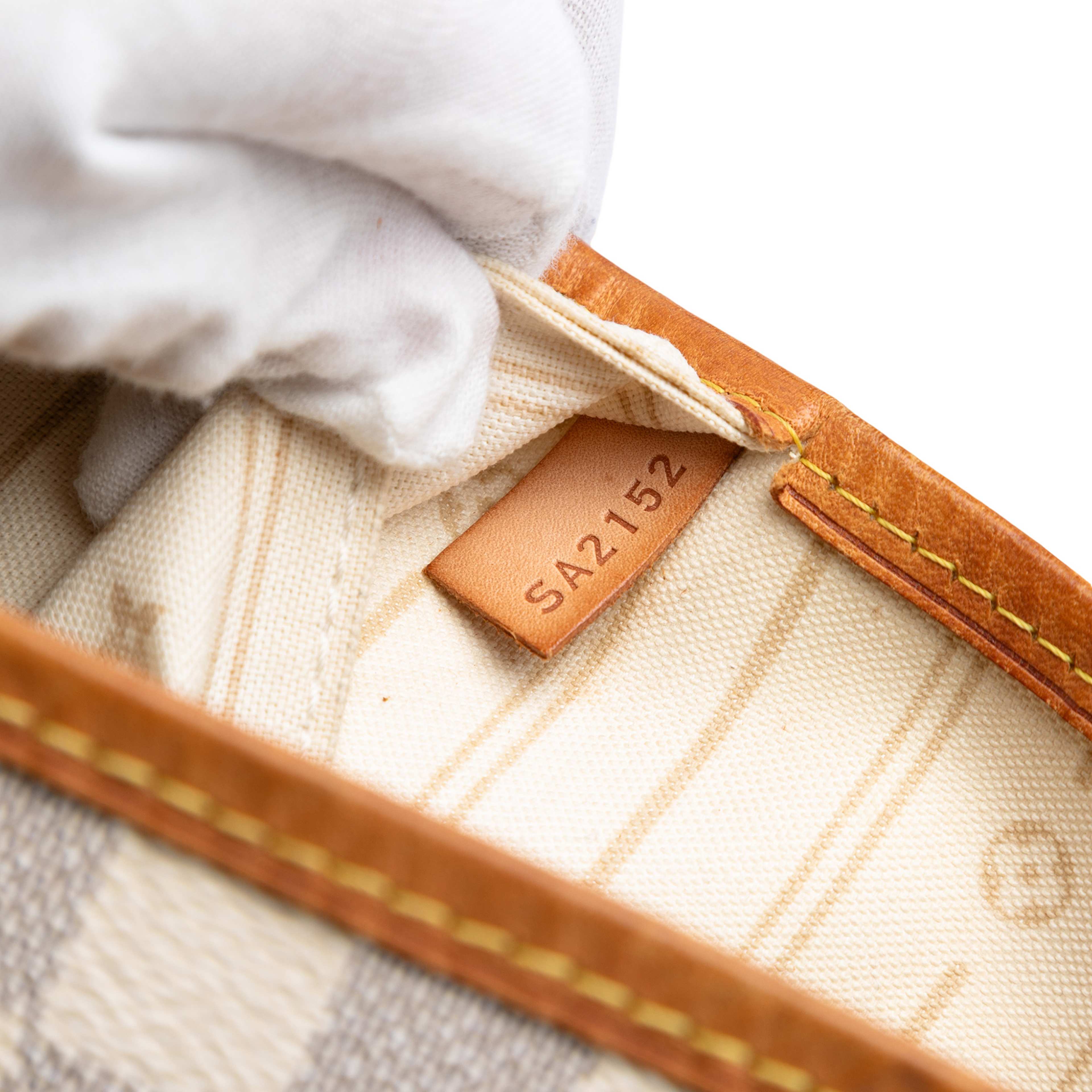 Louis Vuitton Damier Azur Neverfull Mm, från Luxclusif, i färgen white. Klicka för att öppna bilden i stort format