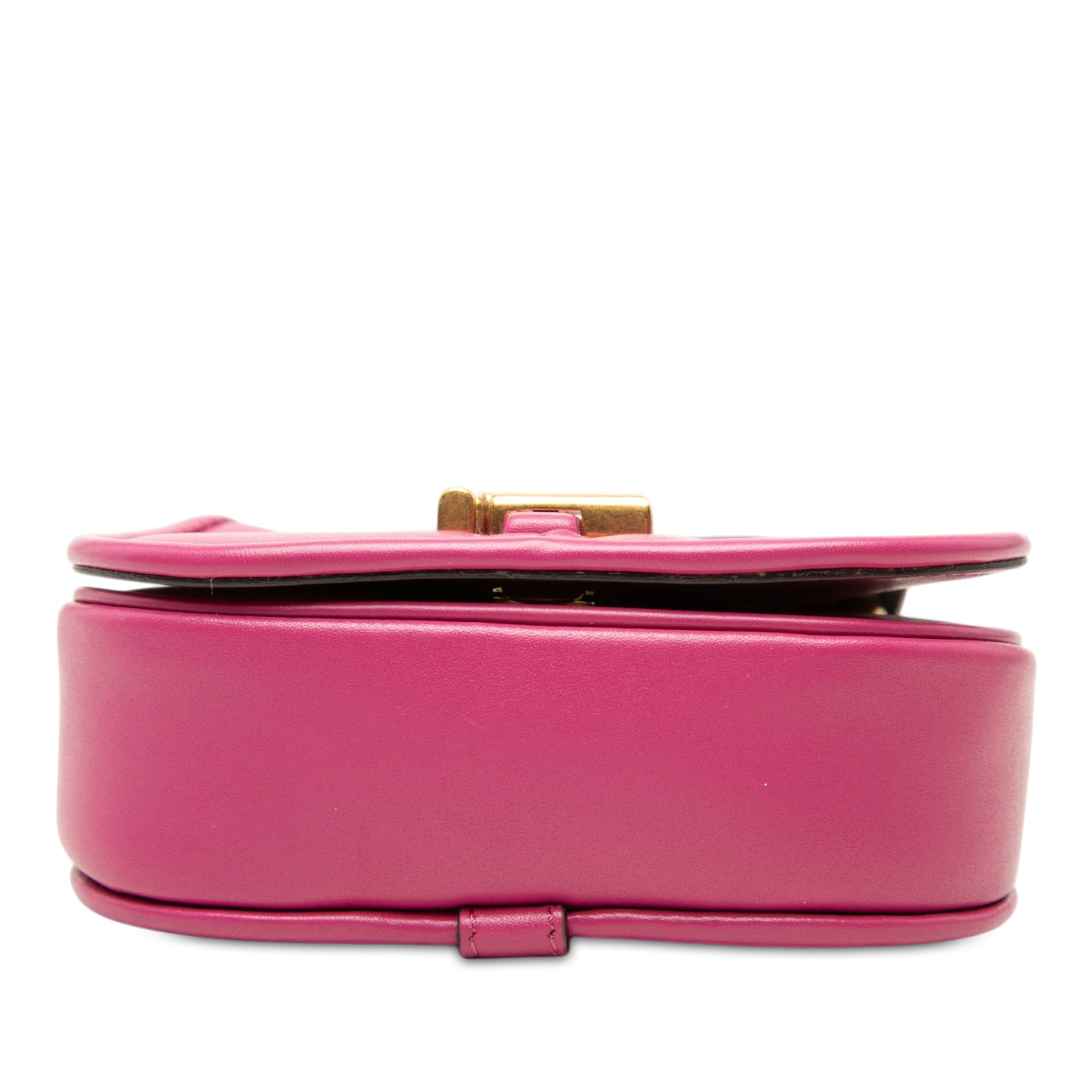 Fendi Nano Leather Ff C Mon Crossbody, från Luxclusif, i färgen rosa. Klicka för att öppna bilden i stort format