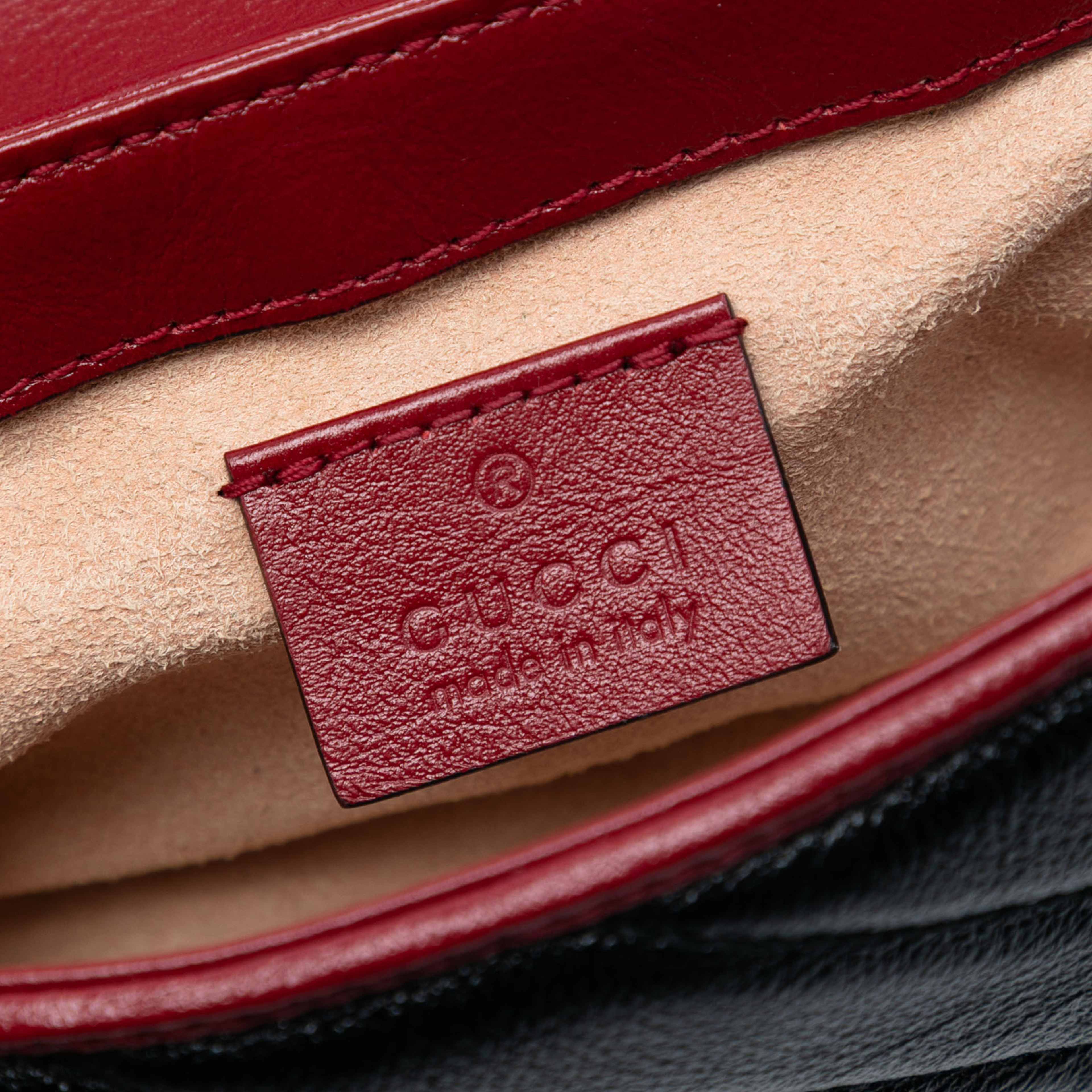 Gucci Super Mini Gg Marmont Matelasse Leather Torchon Flap Crossbody, från Luxclusif, i färgen black. Klicka för att öppna bilden i stort format