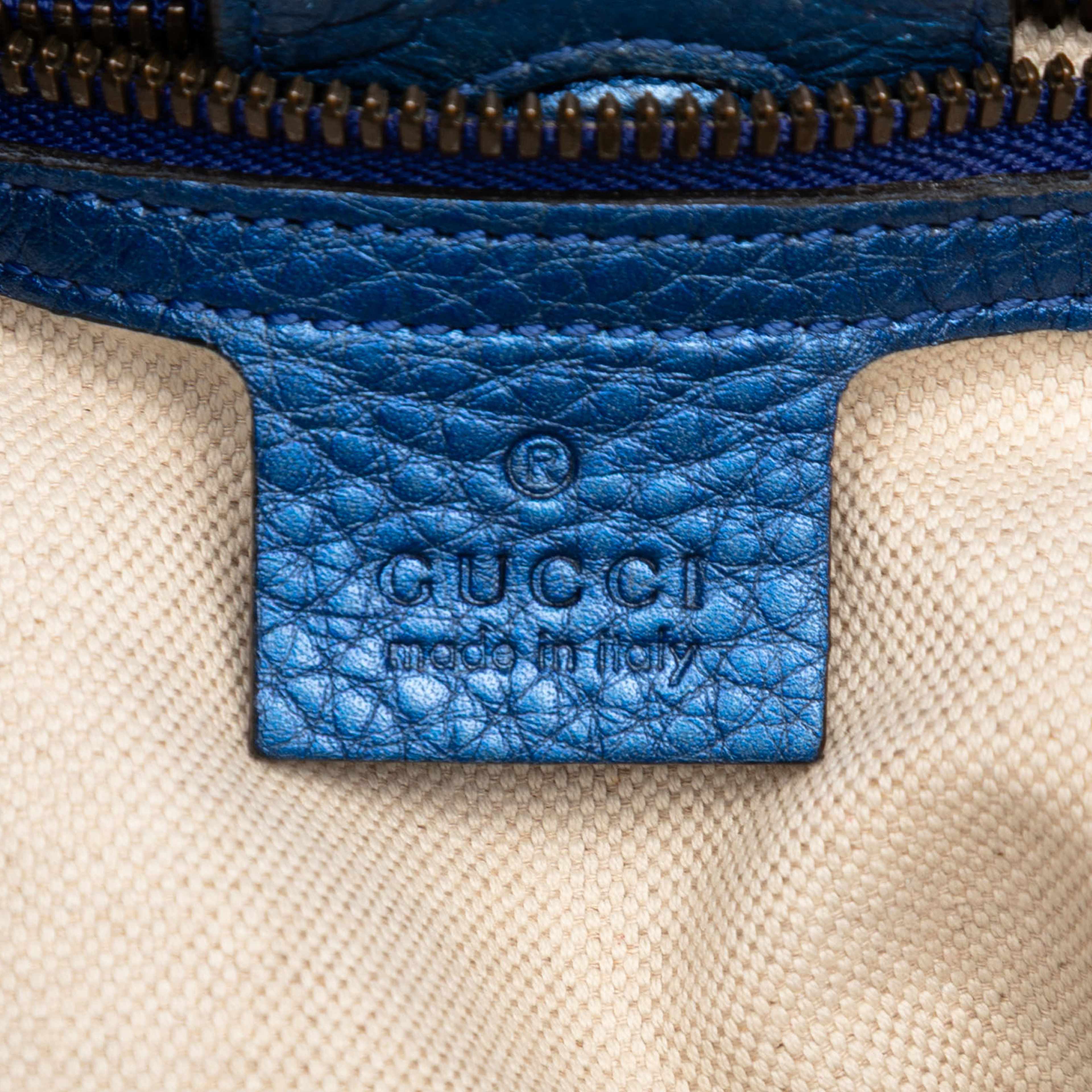 Gucci Small Metallic Calfskin Bamboo Shopper Satchel, från Luxclusif, i färgen blue. Klicka för att öppna bilden i stort format