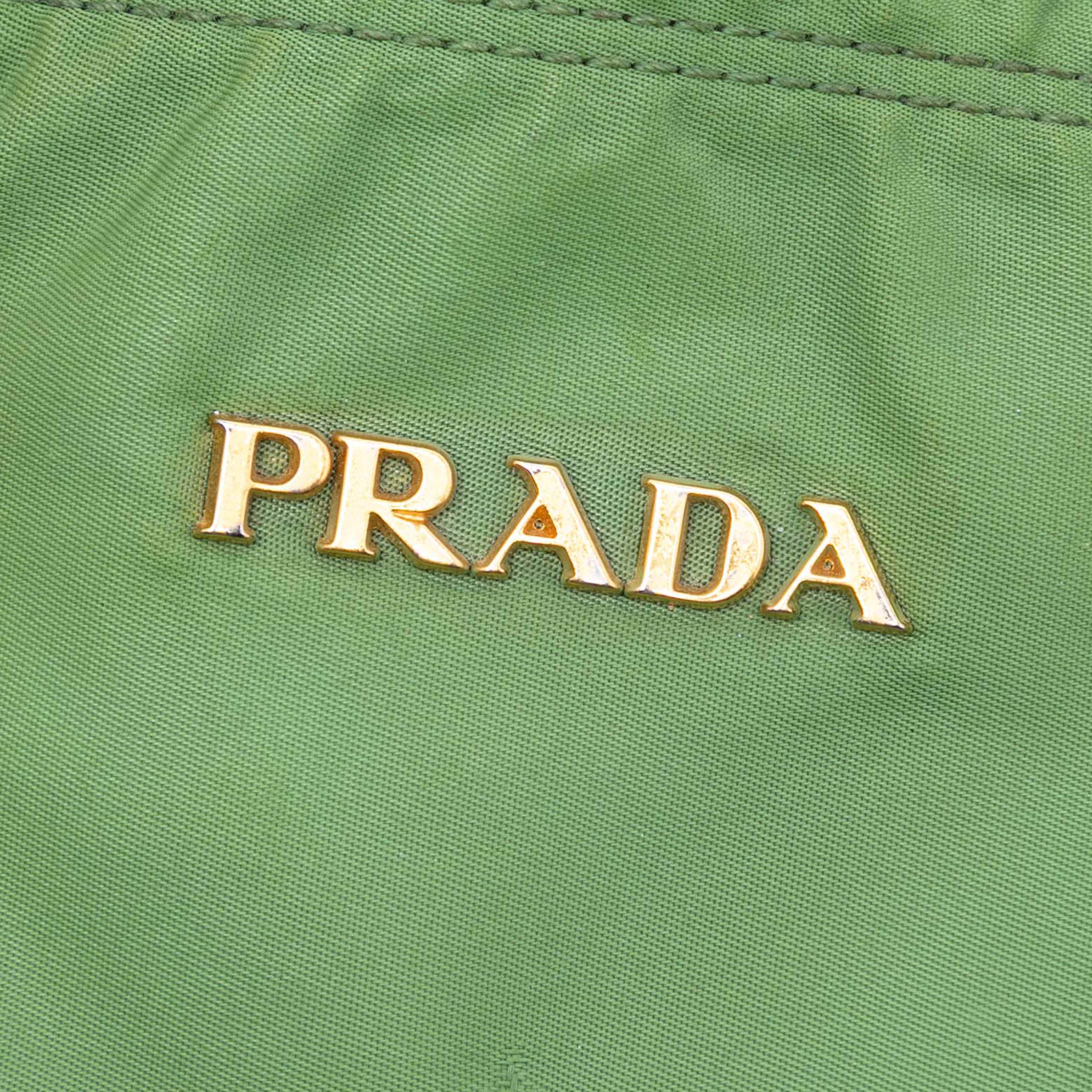 Prada Tessuto Canapa Logo Satchel, från Luxclusif, i färgen green. Klicka för att öppna bilden i stort format