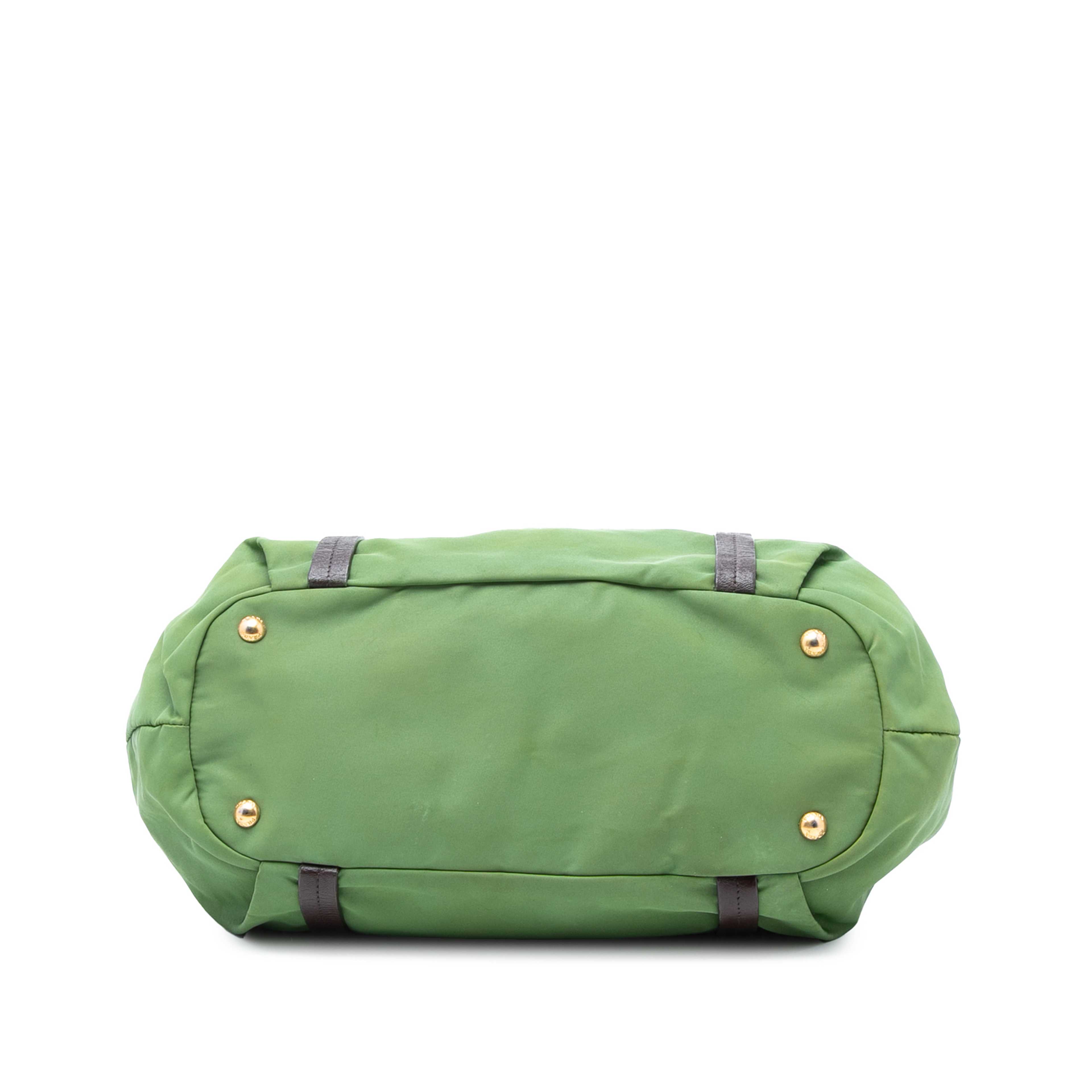 Prada Tessuto Canapa Logo Satchel, från Luxclusif, i färgen green. Klicka för att öppna bilden i stort format