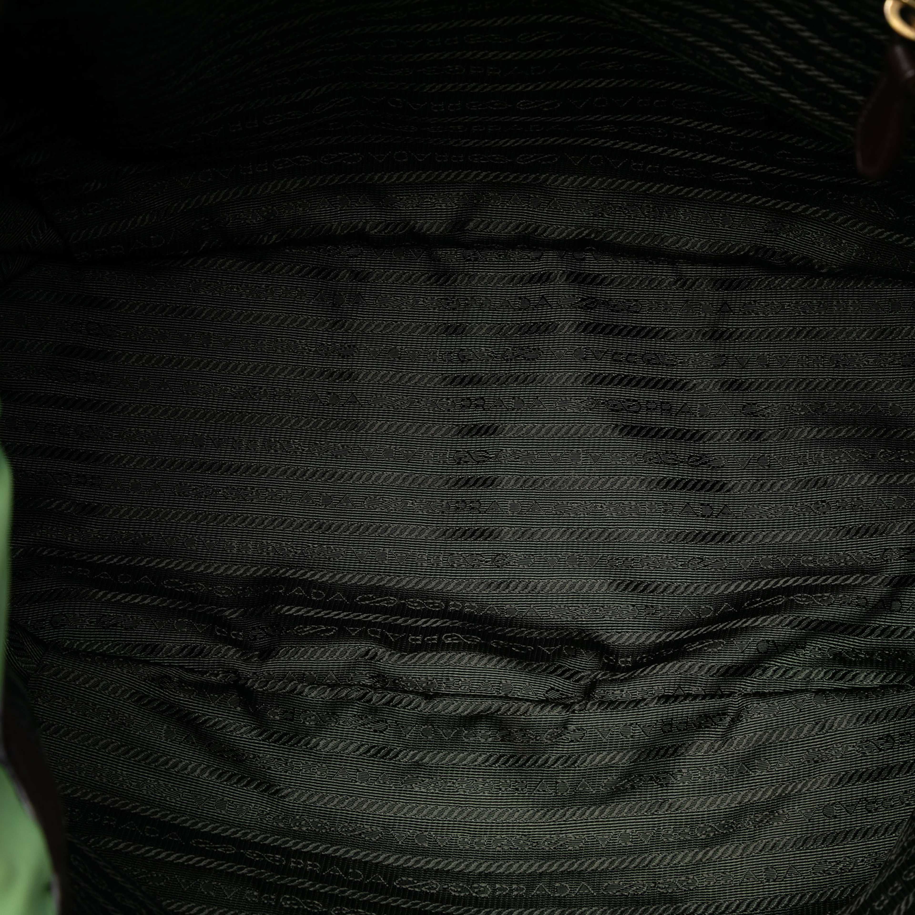 Prada Tessuto Canapa Logo Satchel, från Luxclusif, i färgen green. Klicka för att öppna bilden i stort format