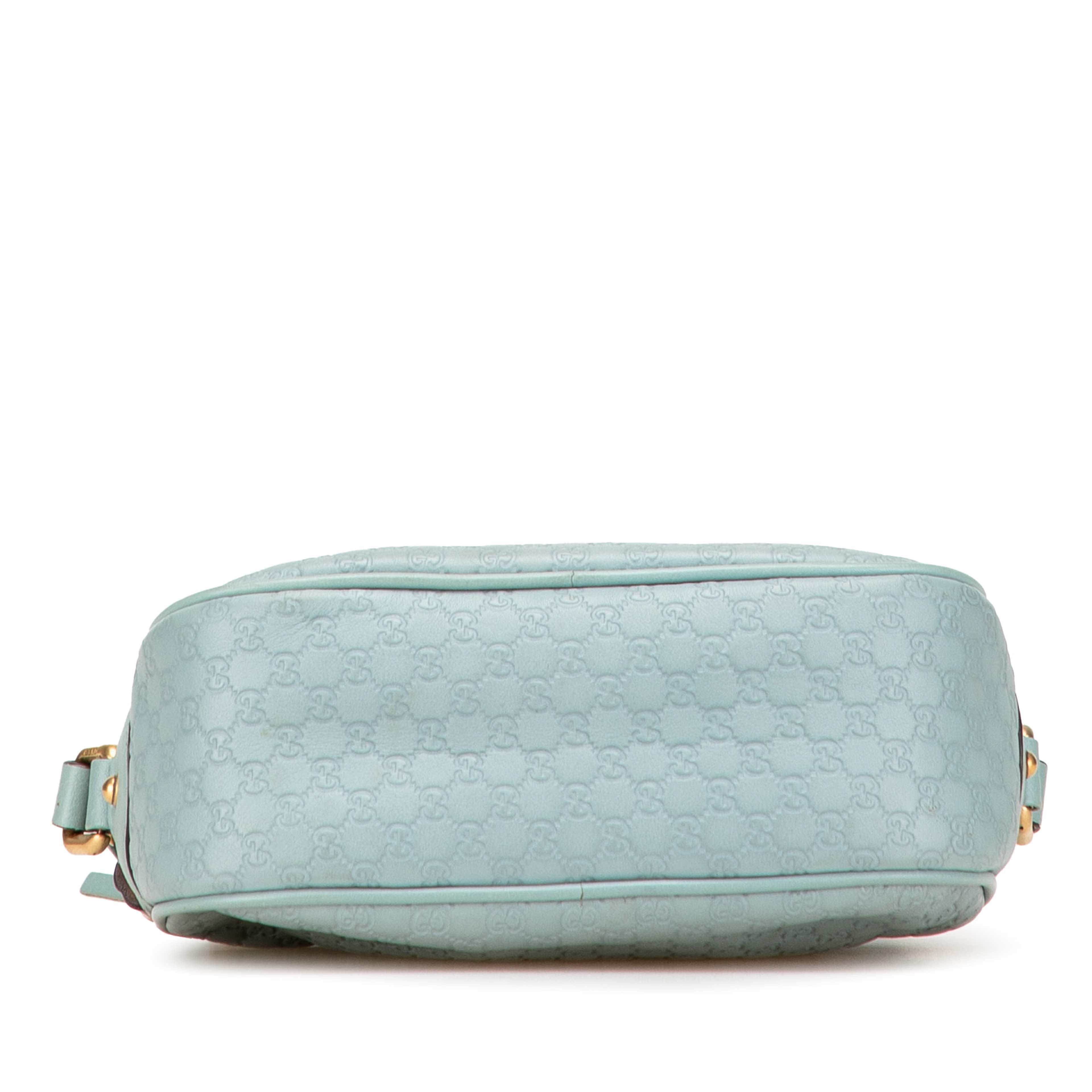 Gucci Microguccissima Sunshine Disco Camera Bag, från Luxclusif, i färgen light blue. Klicka för att öppna bilden i stort format