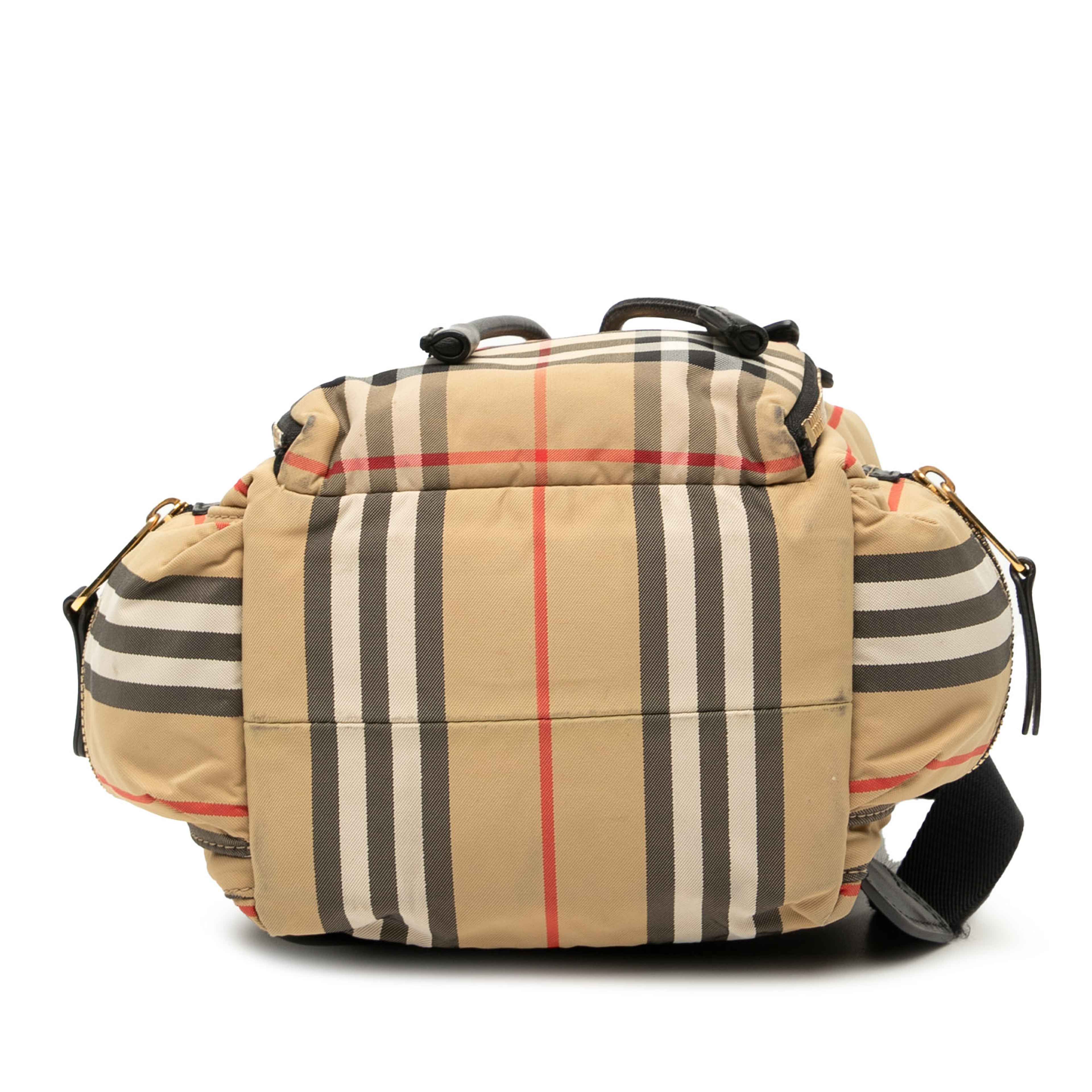 Burberry House Check Canvas Backpack, från Luxclusif, i färgen beige. Klicka för att öppna bilden i stort format