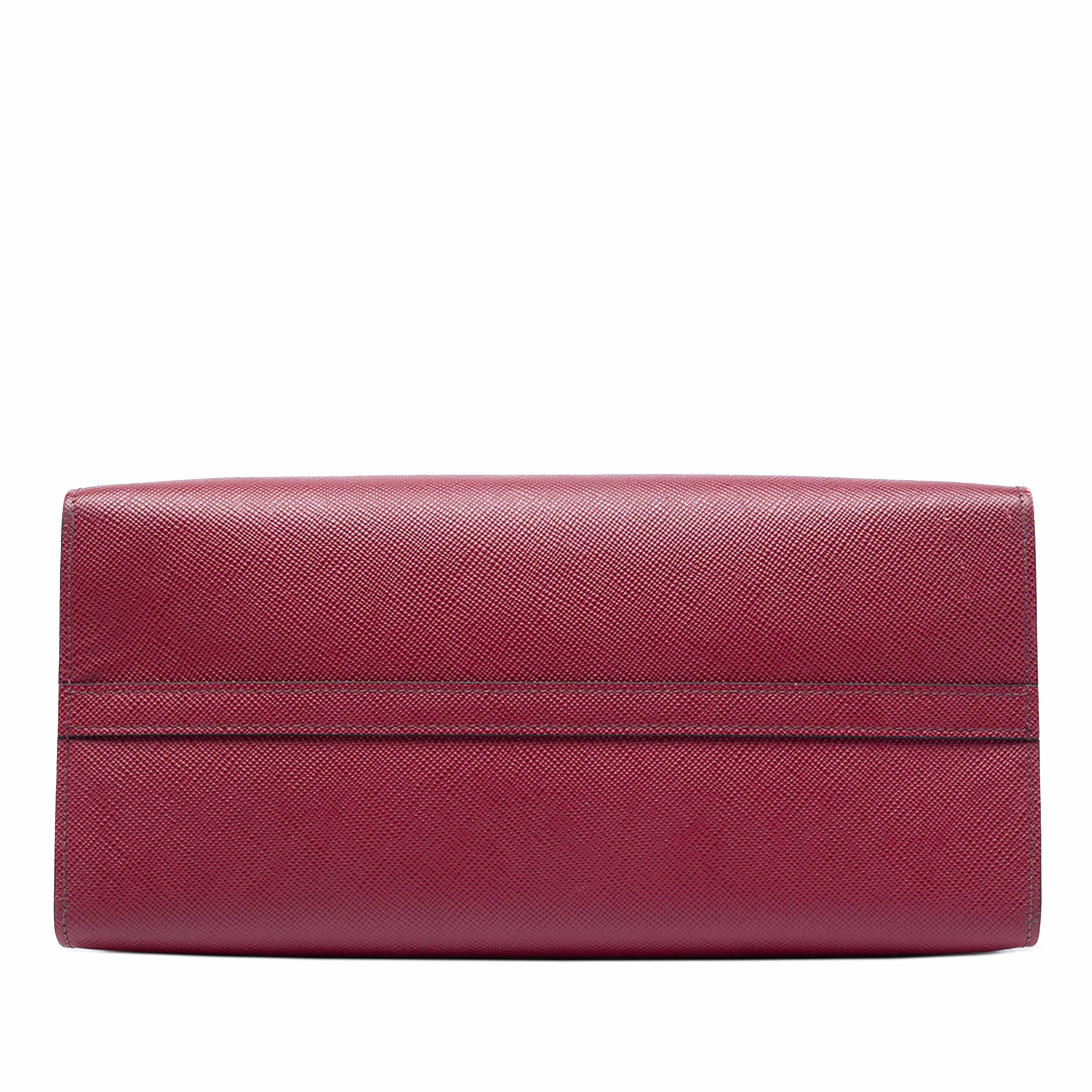Prada Medium Saffiano Cuir Monochrome Top Handle Tote, från Luxclusif, i färgen röd. Klicka för att öppna bilden i stort format