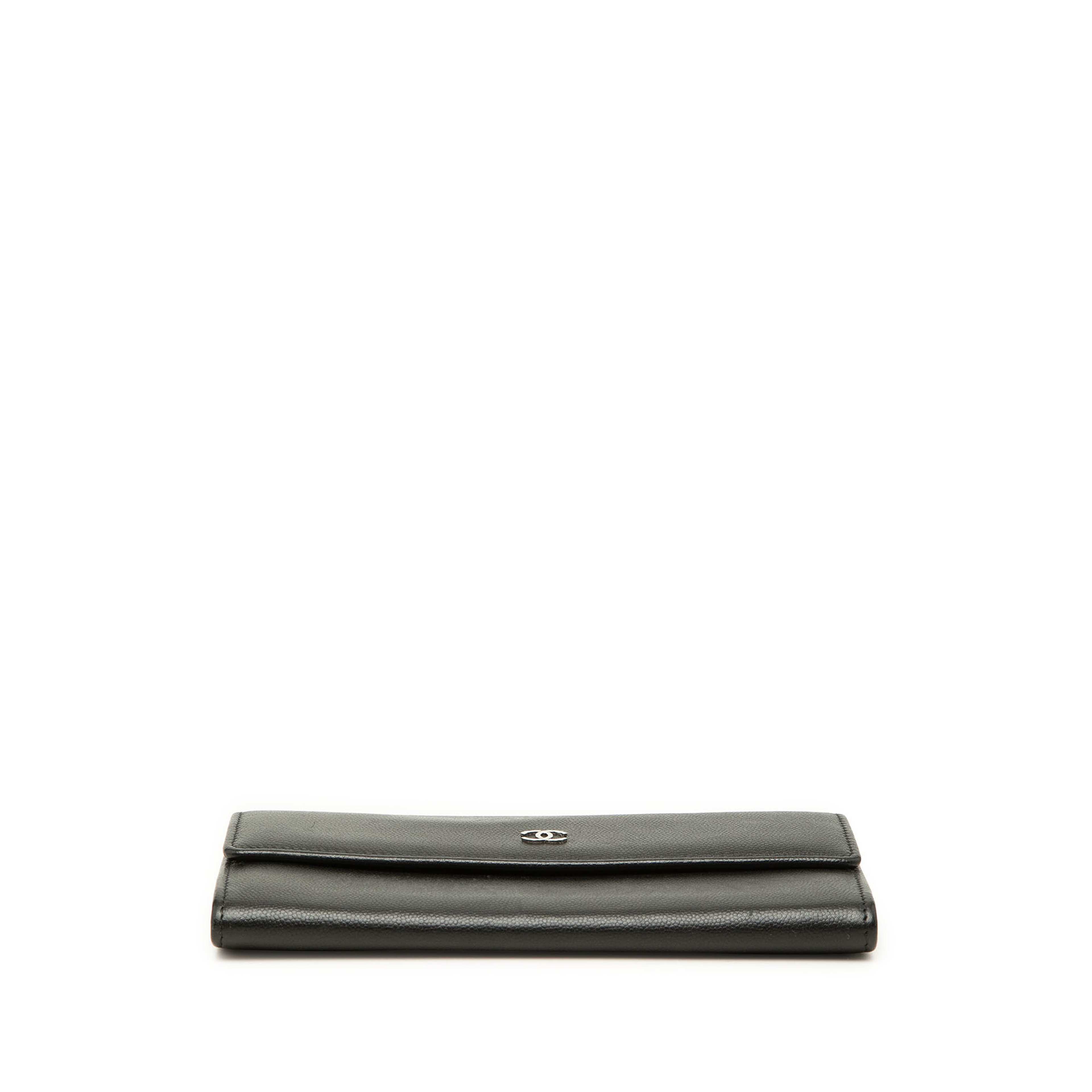 Chanel Cc Caviar Flap Long Wallet, från Luxclusif, i färgen svart. Klicka för att öppna bilden i stort format