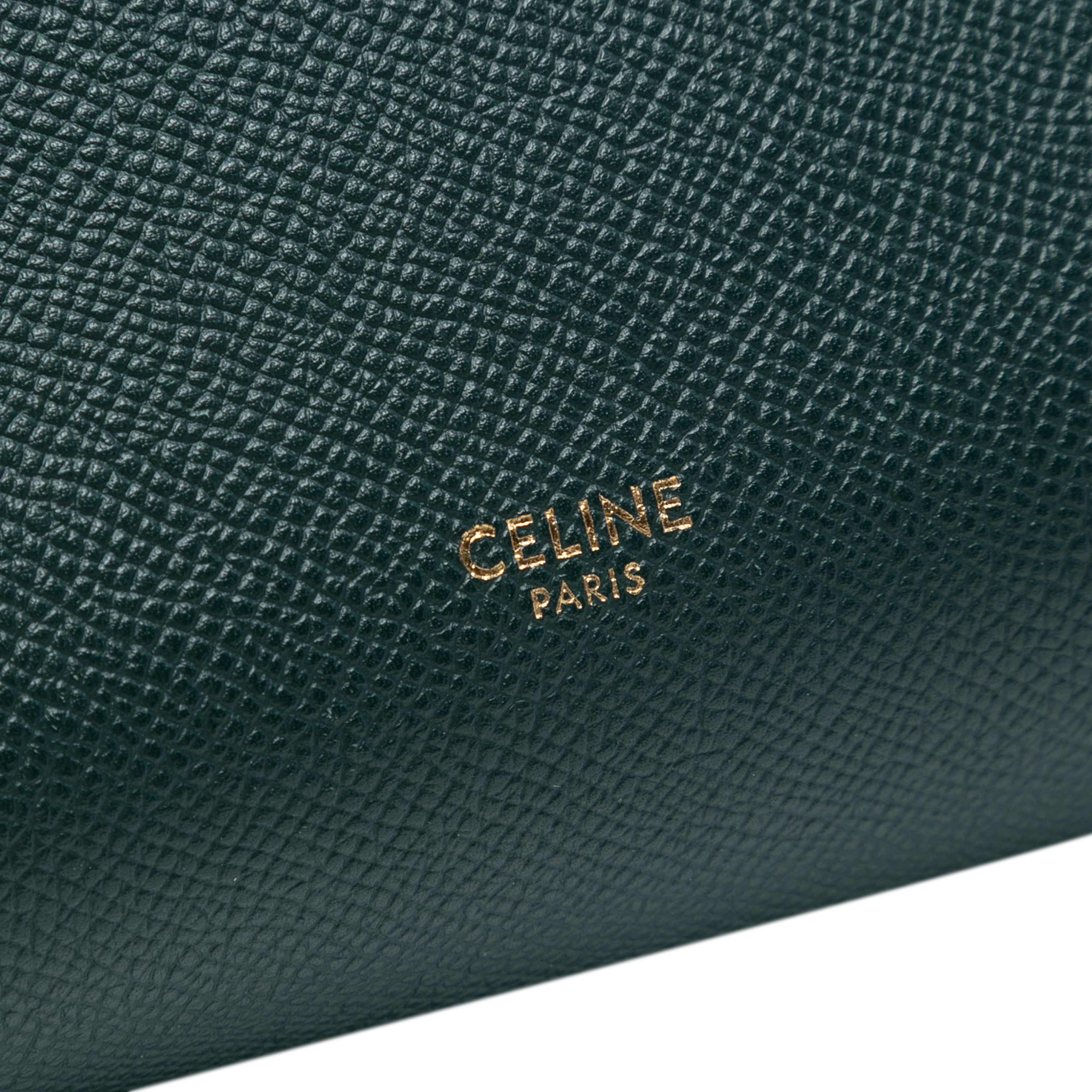 Celine Nano Grained Calfskin Belt Bag, från Luxclusif, i färgen dark green. Klicka för att öppna bilden i stort format