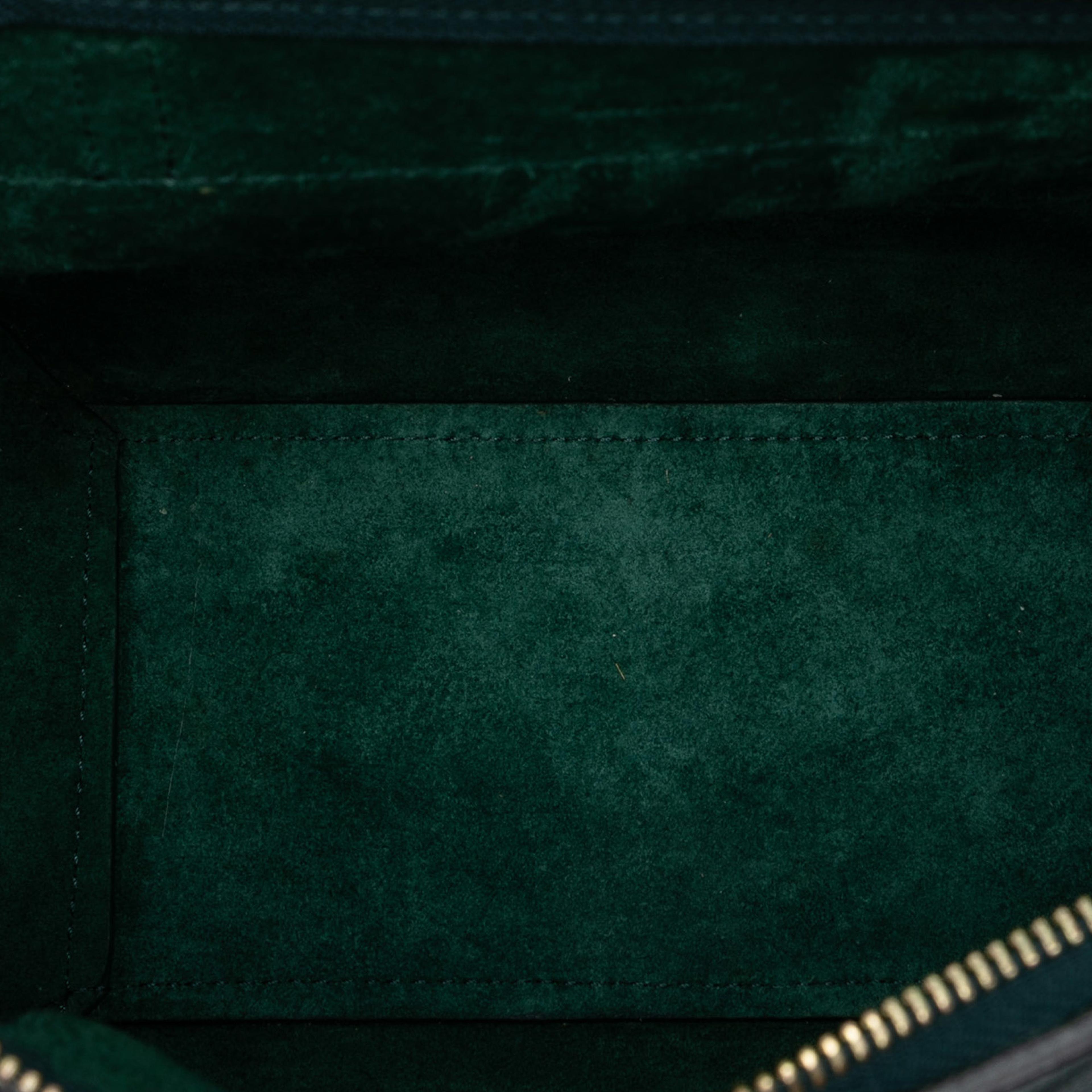 Celine Nano Grained Calfskin Belt Bag, från Luxclusif, i färgen dark green. Klicka för att öppna bilden i stort format