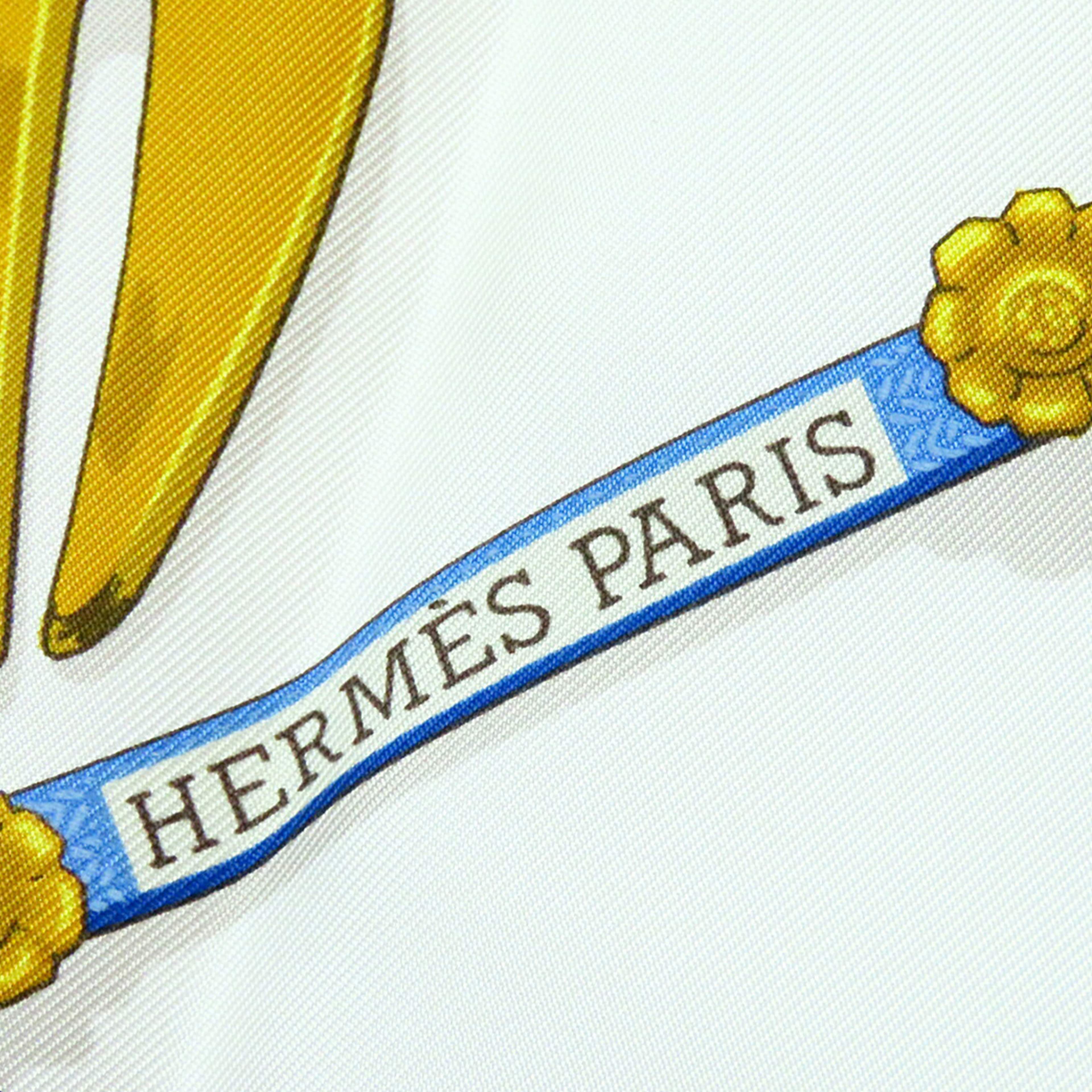 Hermès Memoire D Hermes Silk Scarf 90, från Luxclusif, i färgen blå. Klicka för att öppna bilden i stort format