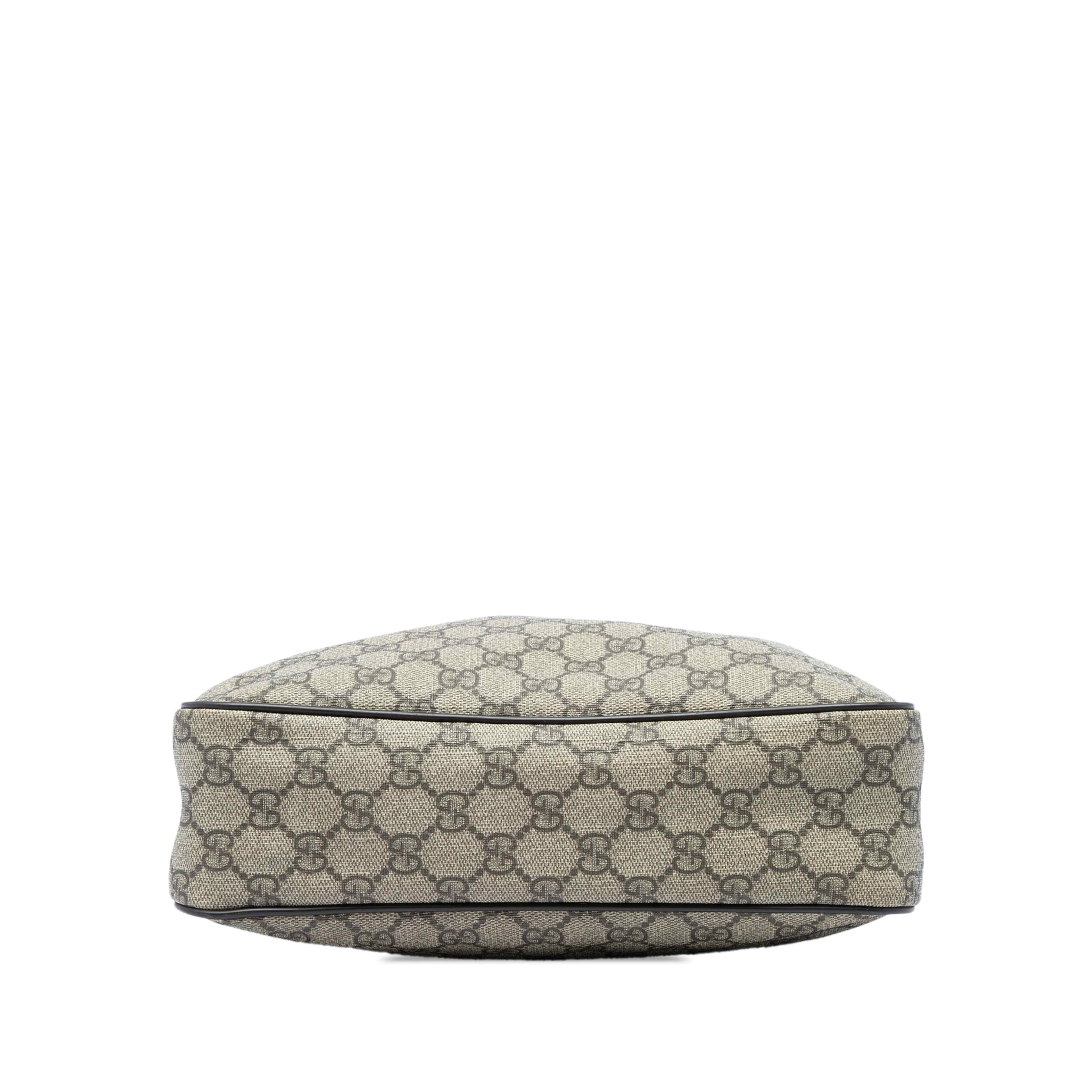 Gucci Gg Supreme Crossbody, från Luxclusif, i färgen beige. Klicka för att öppna bilden i stort format
