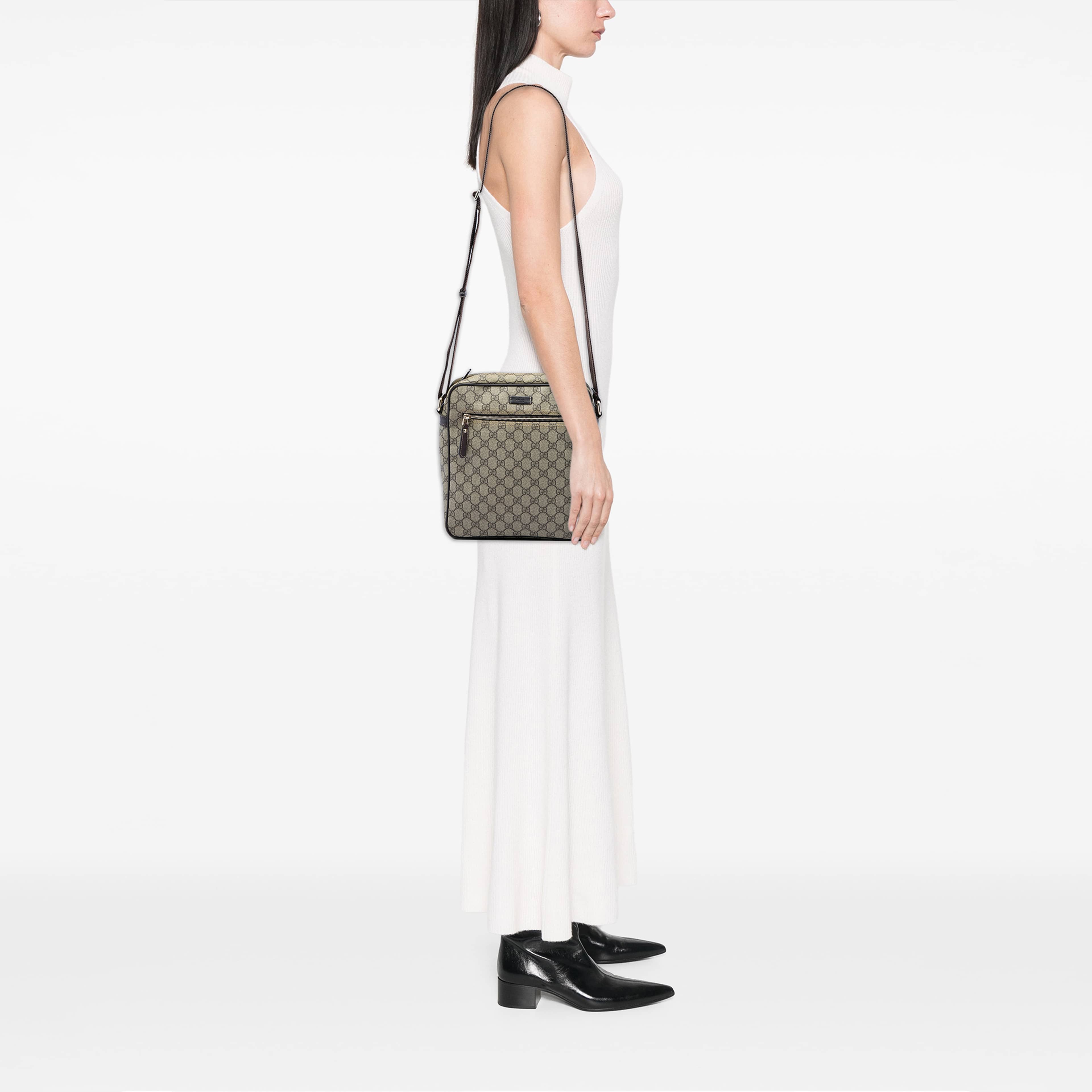 Gucci Gg Supreme Crossbody, från Luxclusif, i färgen beige. Klicka för att öppna bilden i stort format