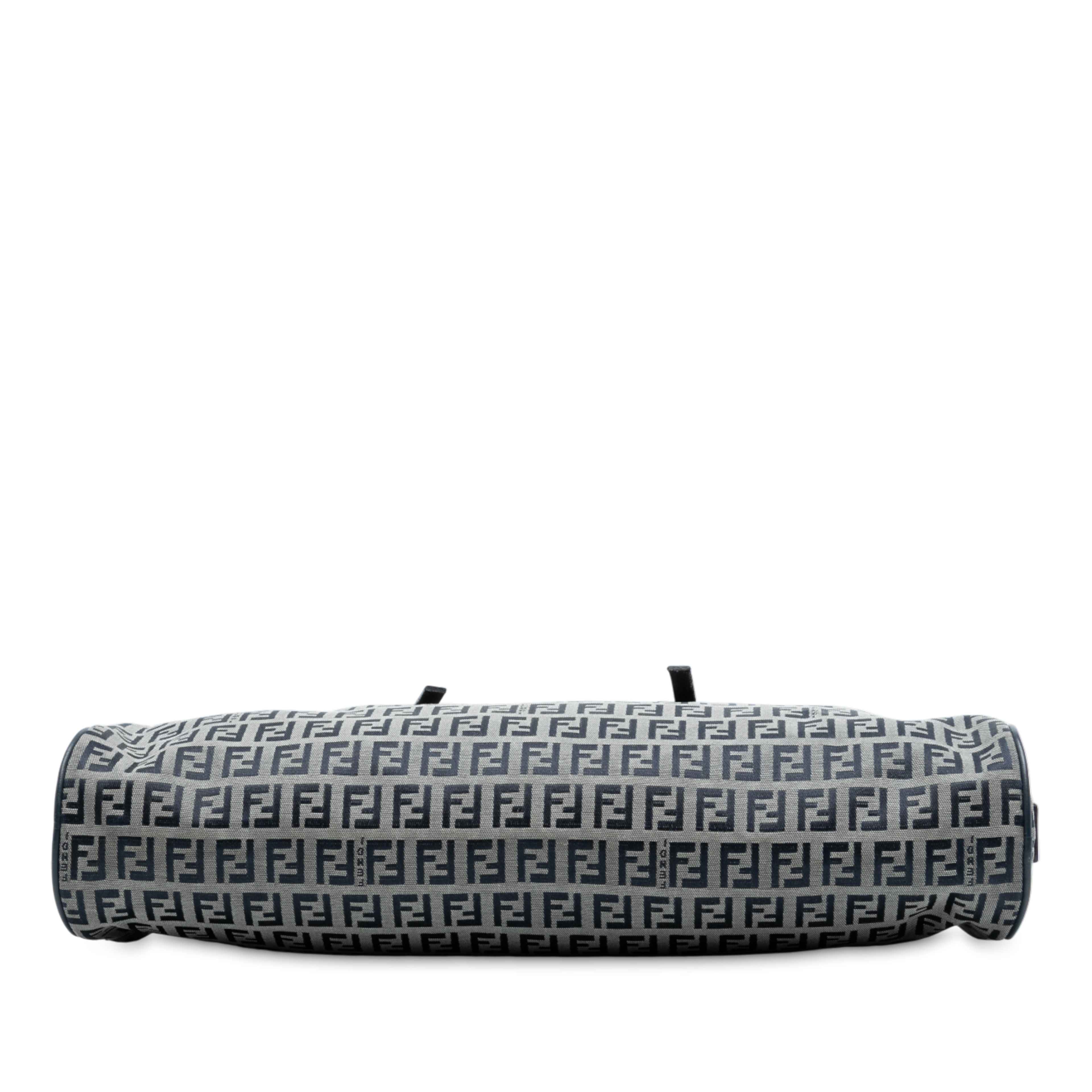 Fendi Zucchino Canvas Handbag, från Luxclusif, i färgen gray. Klicka för att öppna bilden i stort format