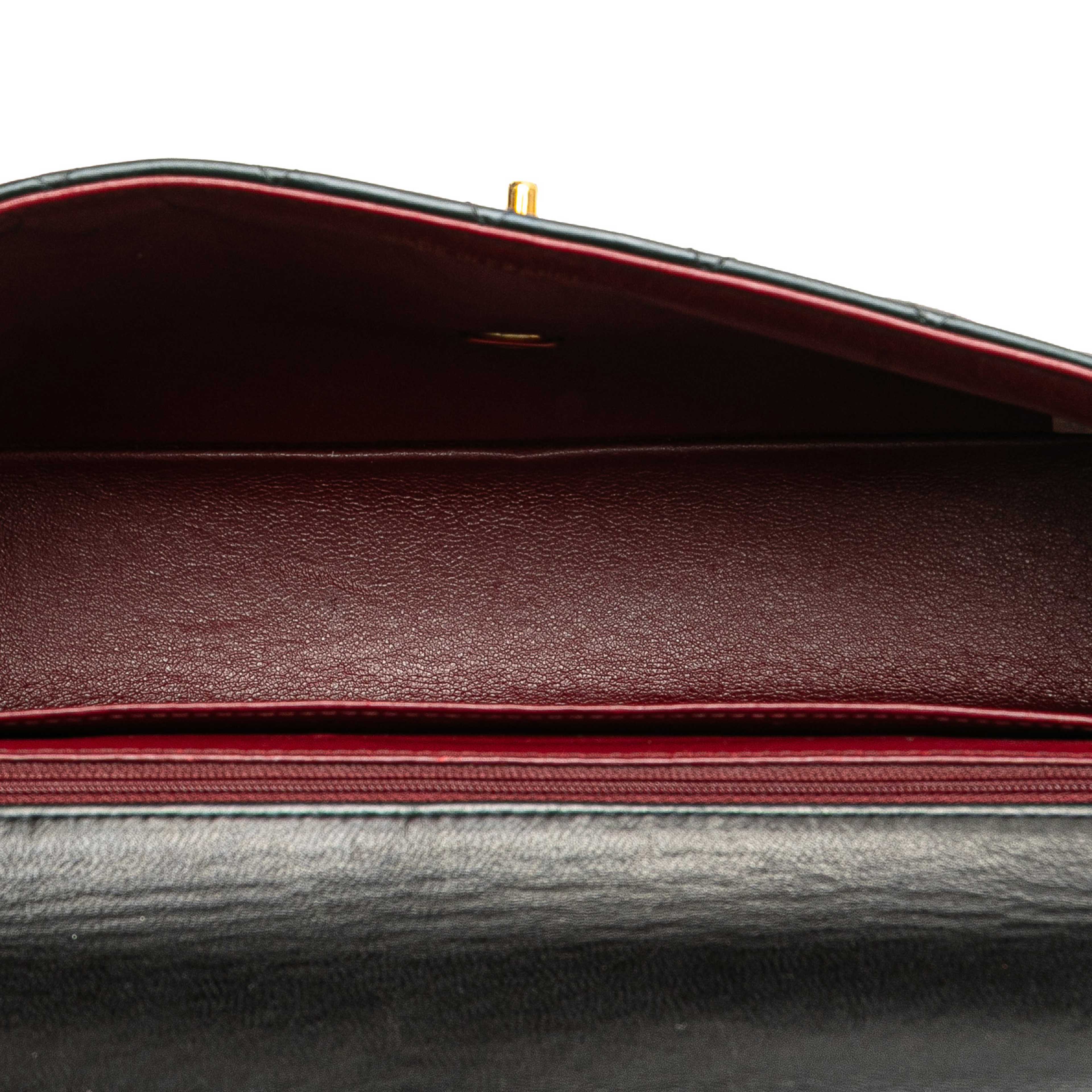 Chanel Lambskin Parent Kelly Flap, från Luxclusif, i färgen black.