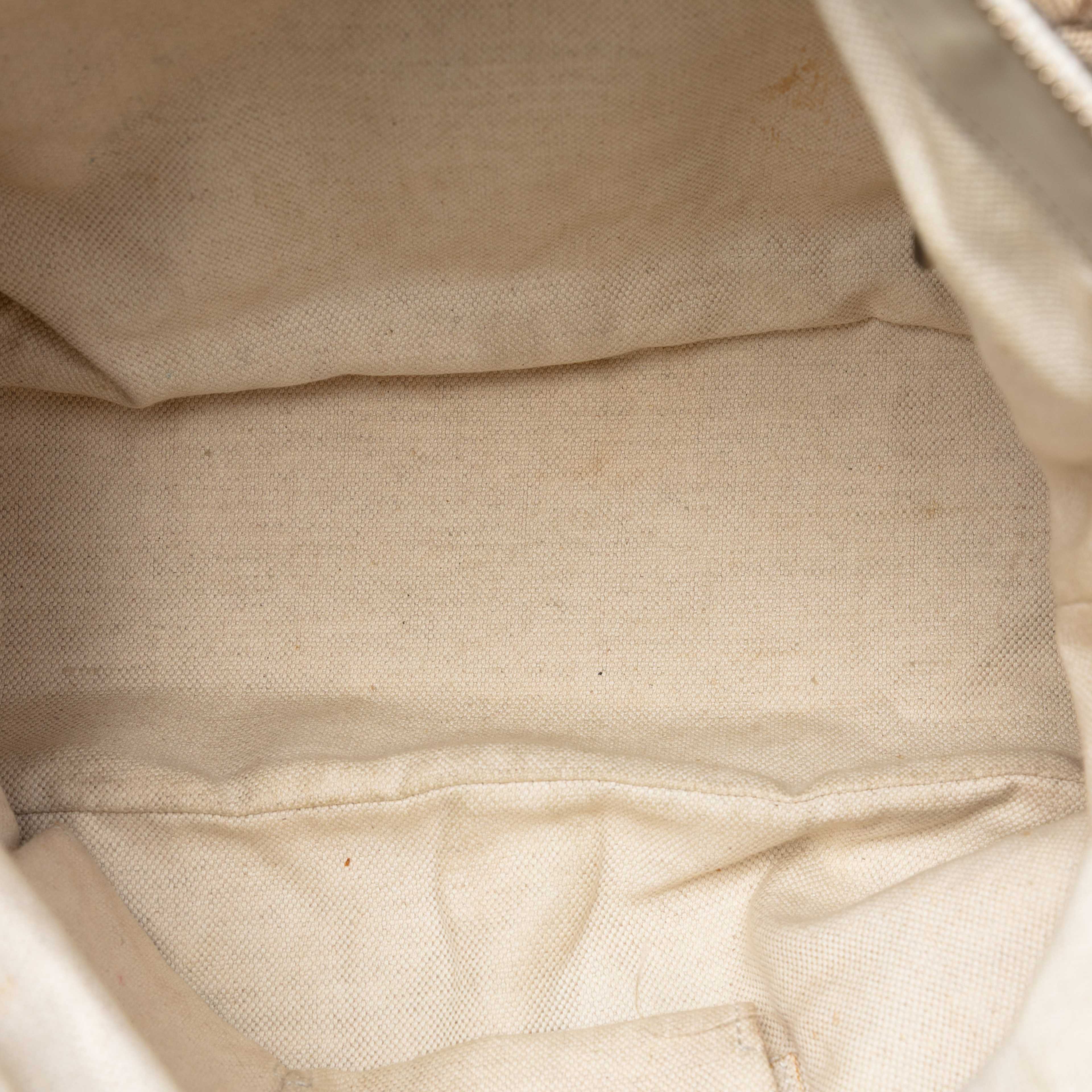 Gucci Gg Canvas Sukey Satchel, från Luxclusif, i färgen beige. Klicka för att öppna bilden i stort format