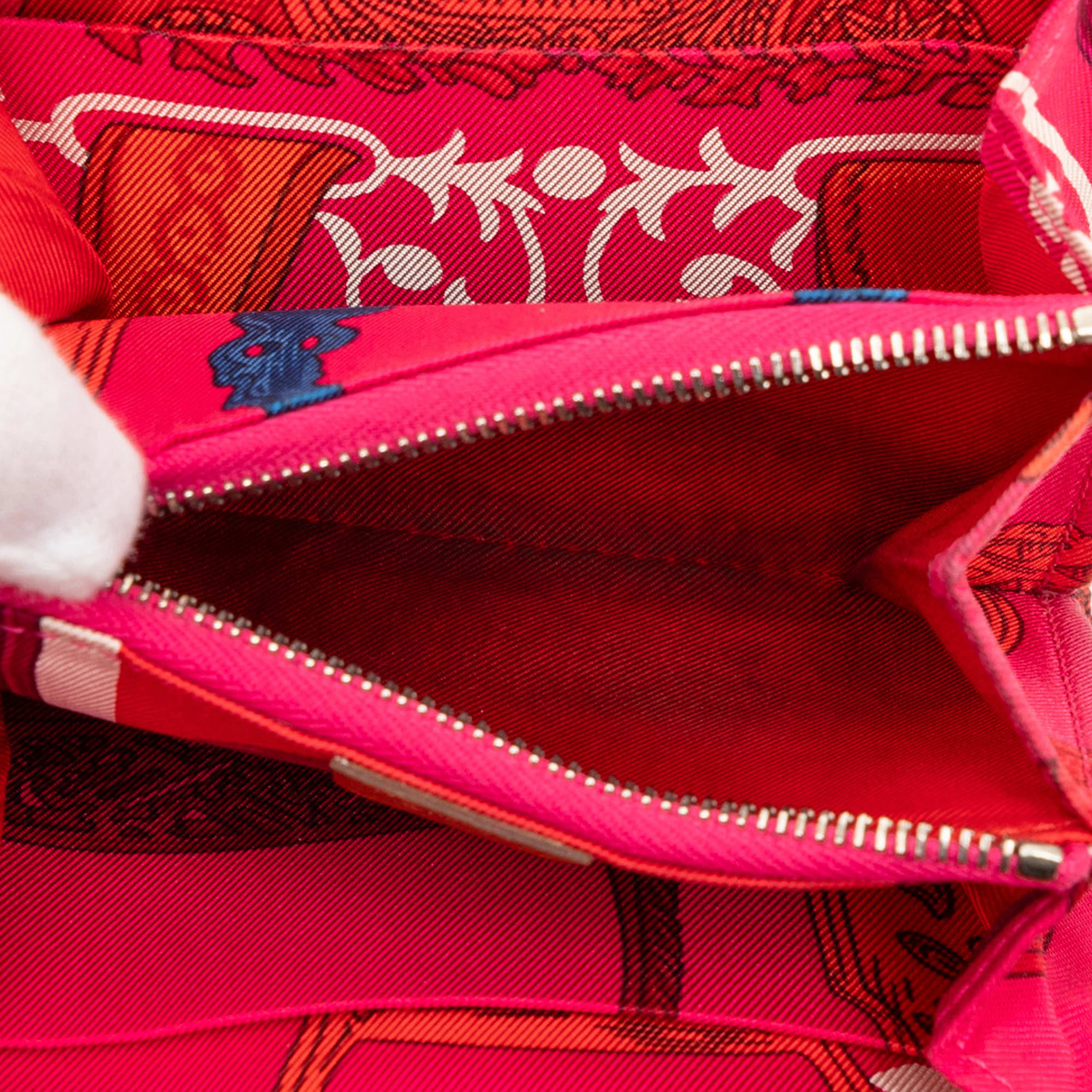 Hermès Epsom Silk In Compact Wallet, från Luxclusif, i färgen brown. Klicka för att öppna bilden i stort format