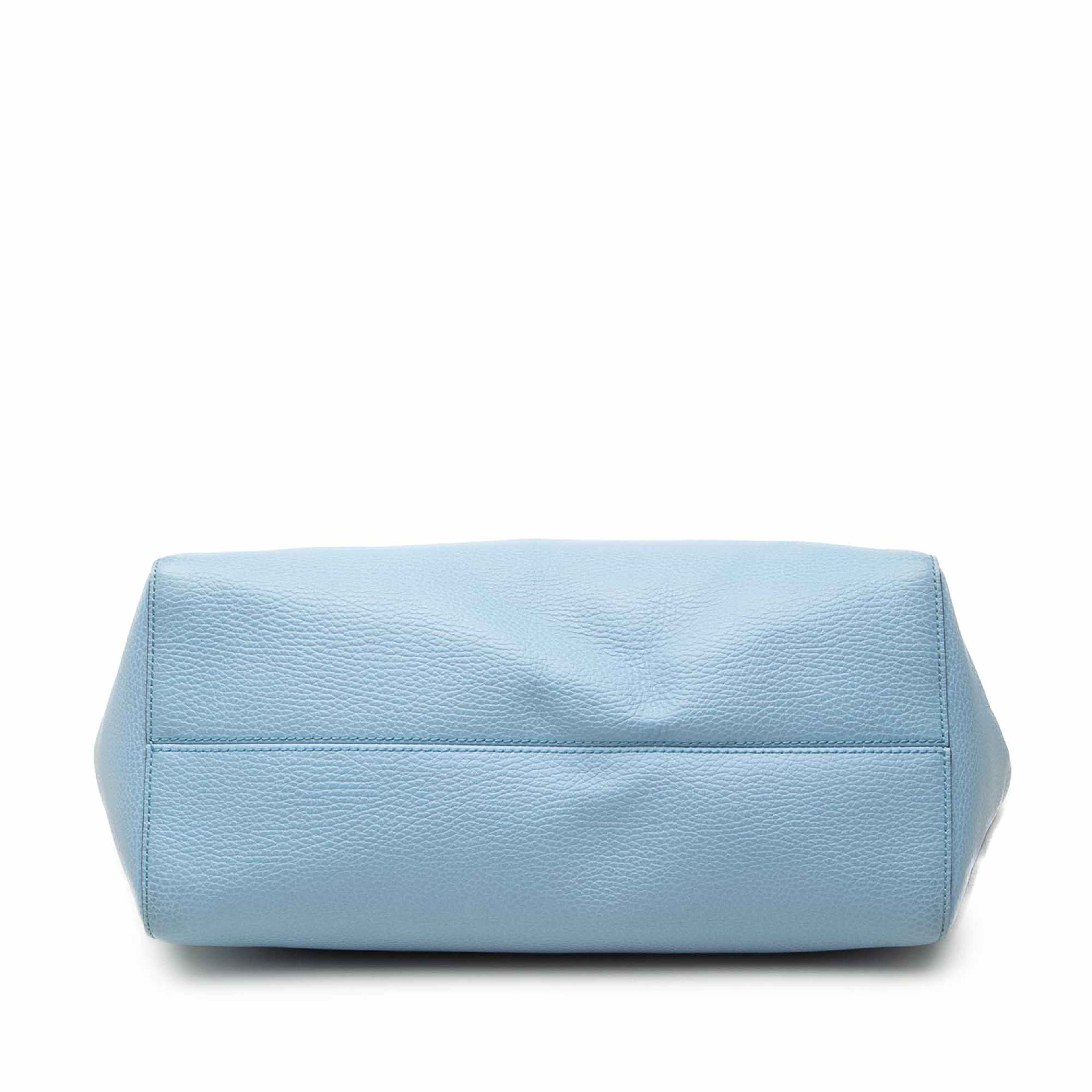 Gucci Medium Calfskin Swing Tote, från Luxclusif, i färgen blå. Klicka för att öppna bilden i stort format
