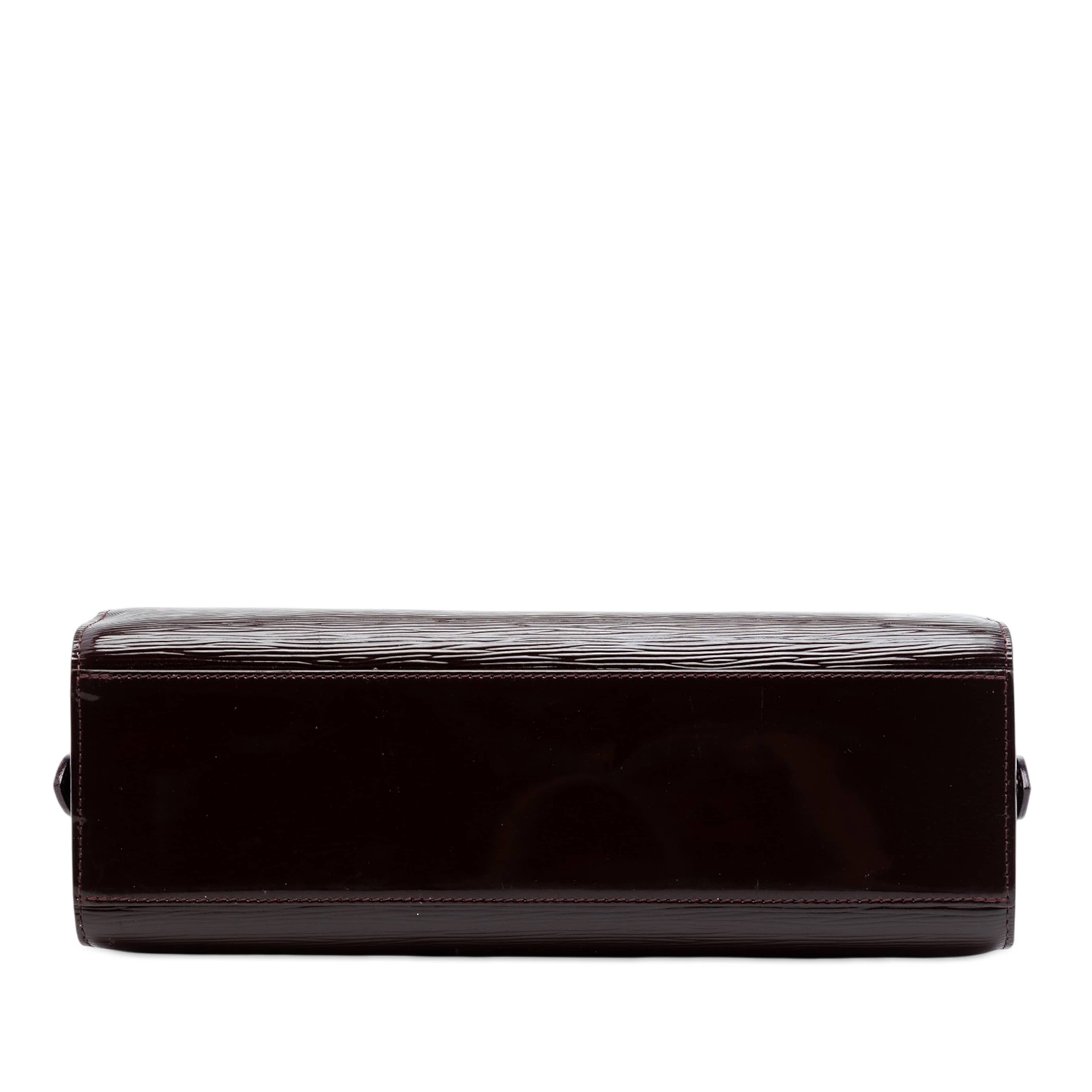 Louis Vuitton Electric Epi Pont Neuf Pm, från Luxclusif, i färgen purpur. Klicka för att öppna bilden i stort format