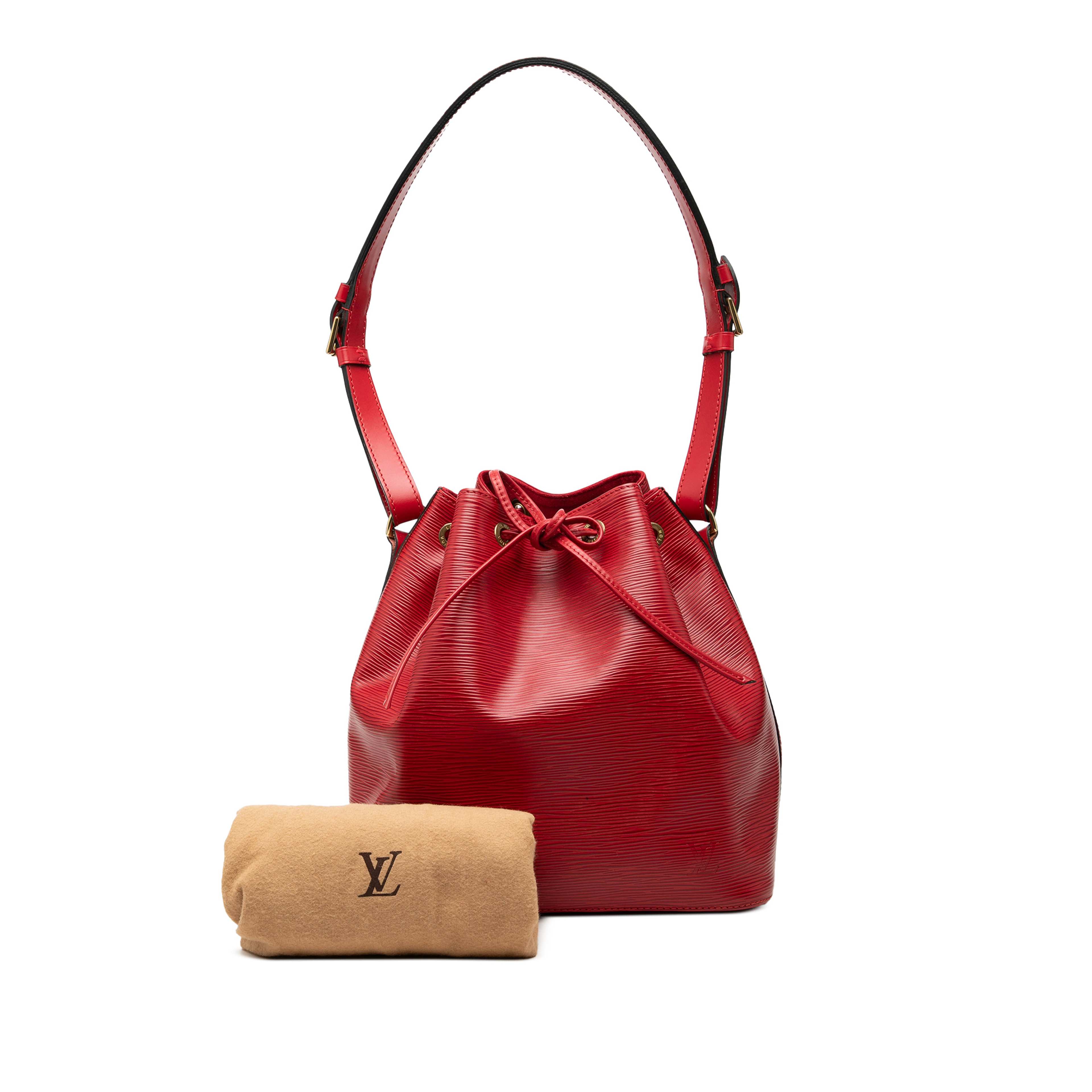 Louis Vuitton Epi Petit Noe, från Luxclusif, i färgen röd. Klicka för att öppna bilden i stort format
