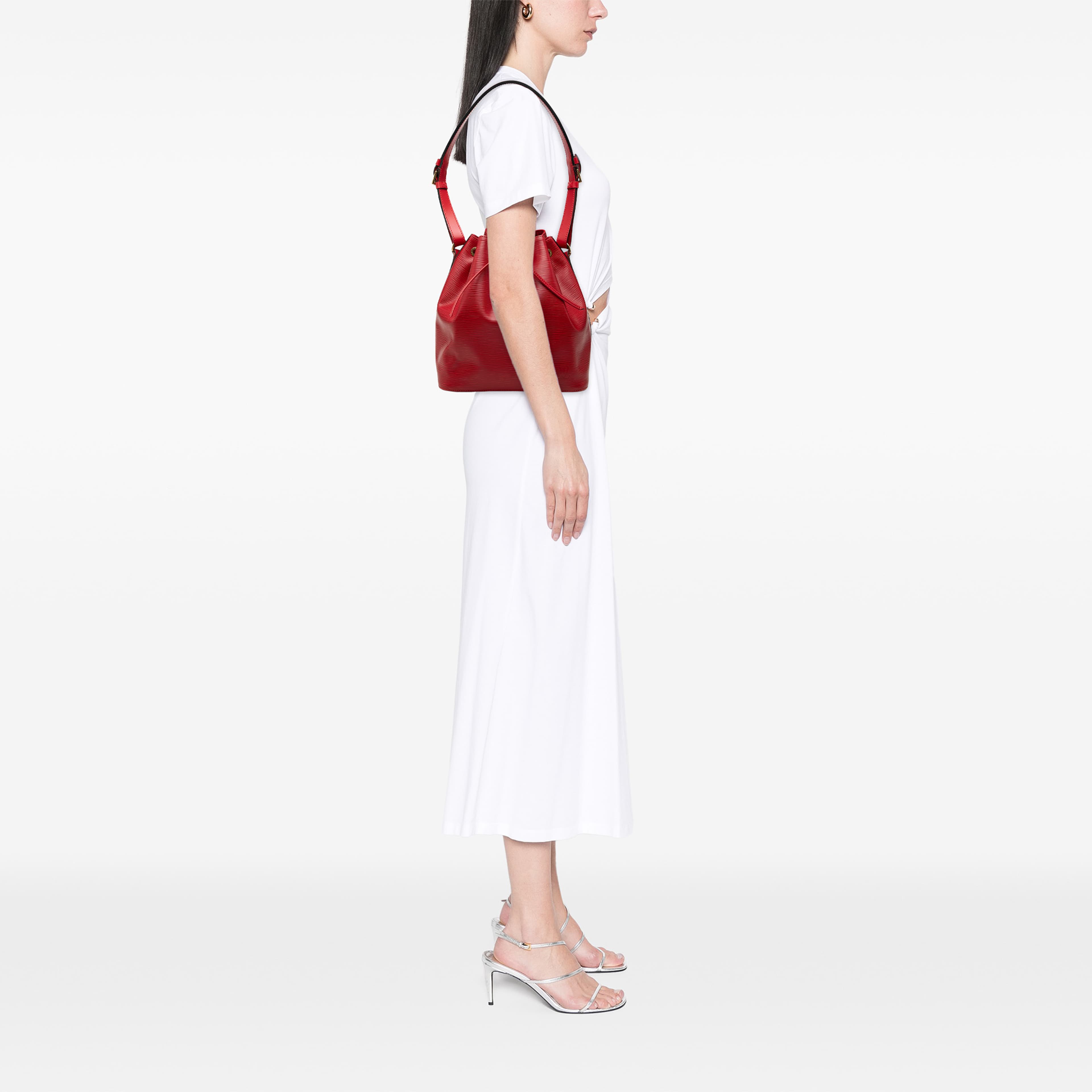 Louis Vuitton Epi Petit Noe, från Luxclusif, i färgen röd. Klicka för att öppna bilden i stort format