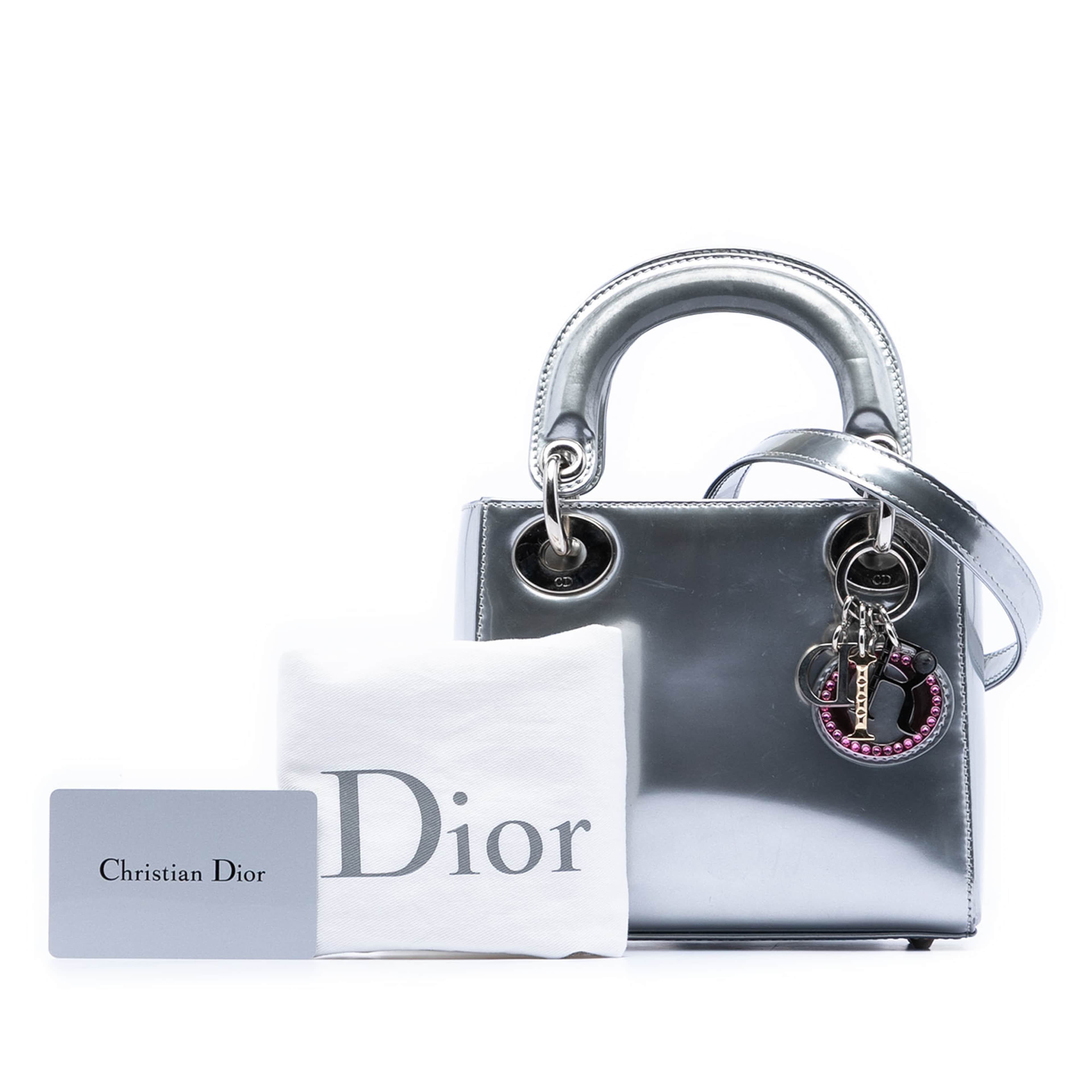 Dior Limited Edition Beijing China World Mini Metallic Patent Lady Dior, från Luxclusif, i färgen silver. Klicka för att öppna bilden i stort format