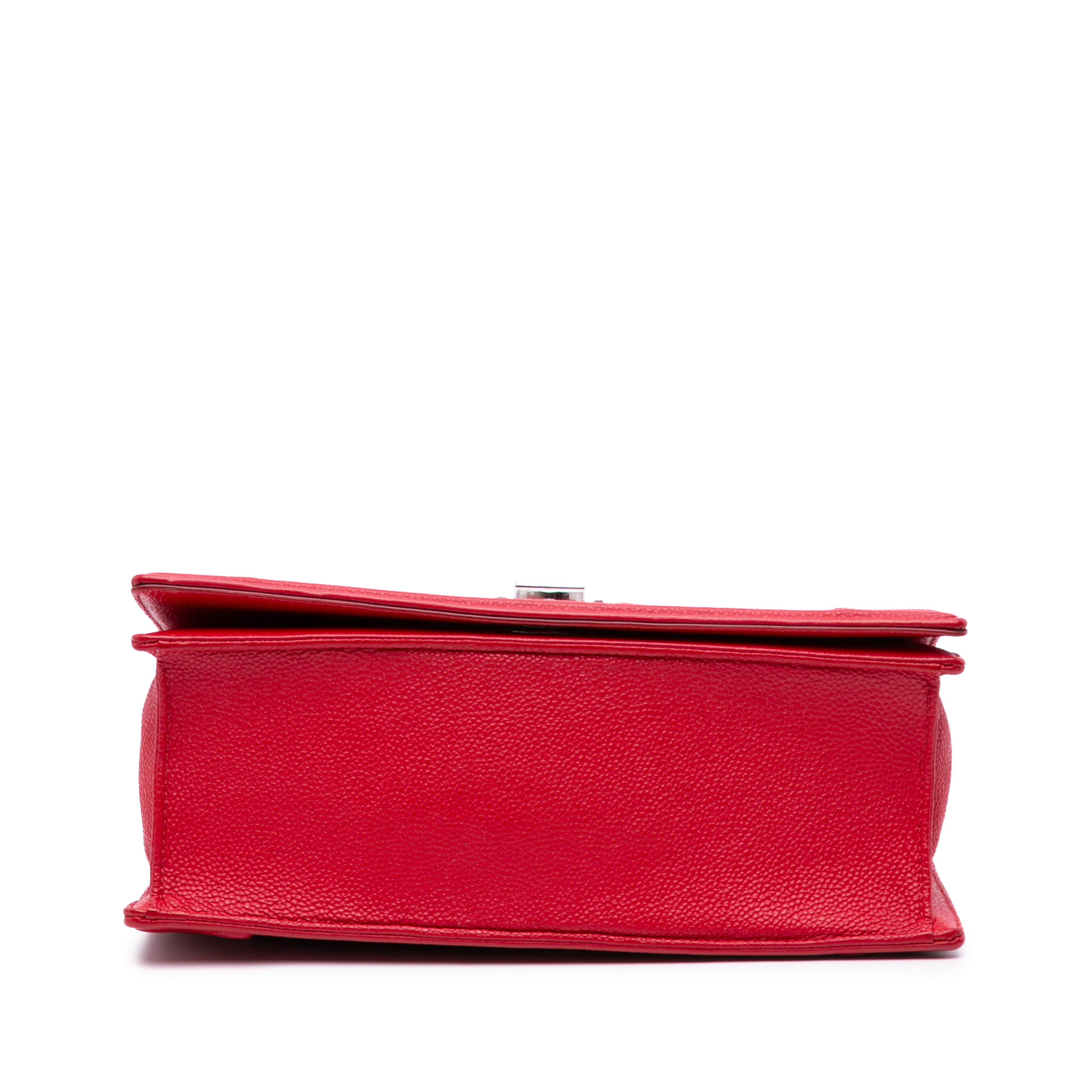 Dior Medium Grained Calfskin Diorama Flap, från Luxclusif, i färgen red.