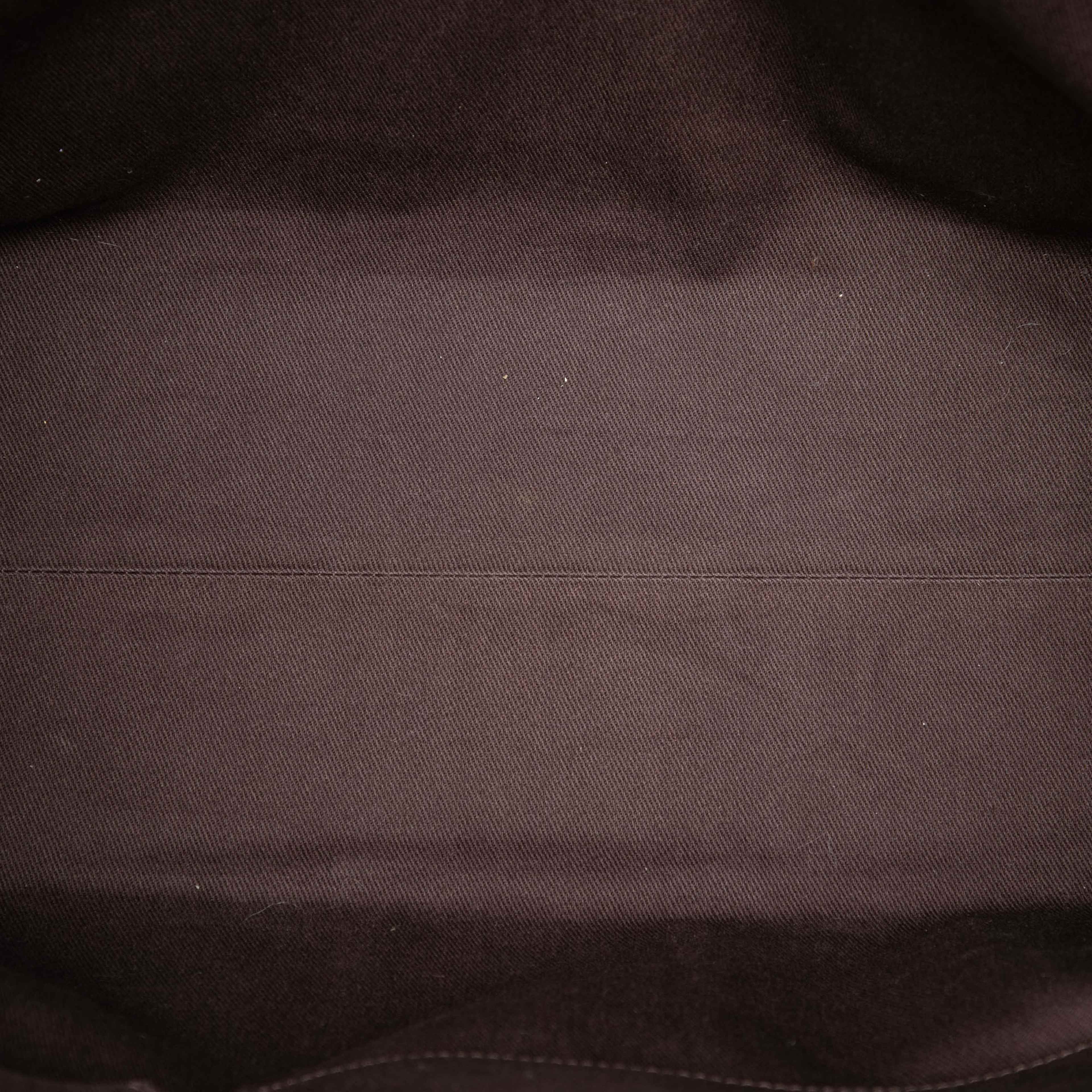 Chanel Distressed Calfskin Shopping In Moscow Tote, från Luxclusif, i färgen bronze. Klicka för att öppna bilden i stort format