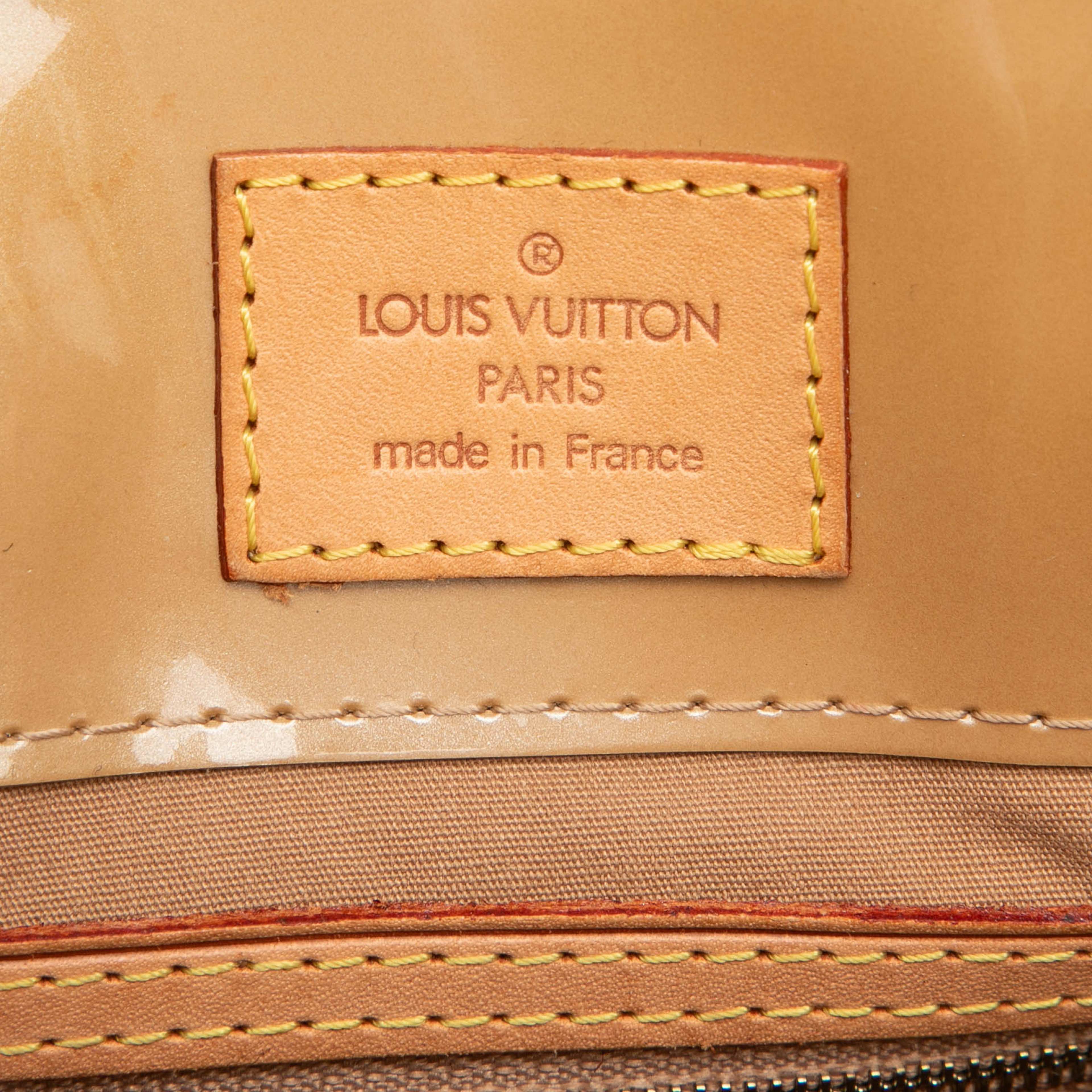 Louis Vuitton Monogram Vernis Reade Pm, från Luxclusif, i färgen light brown. Klicka för att öppna bilden i stort format