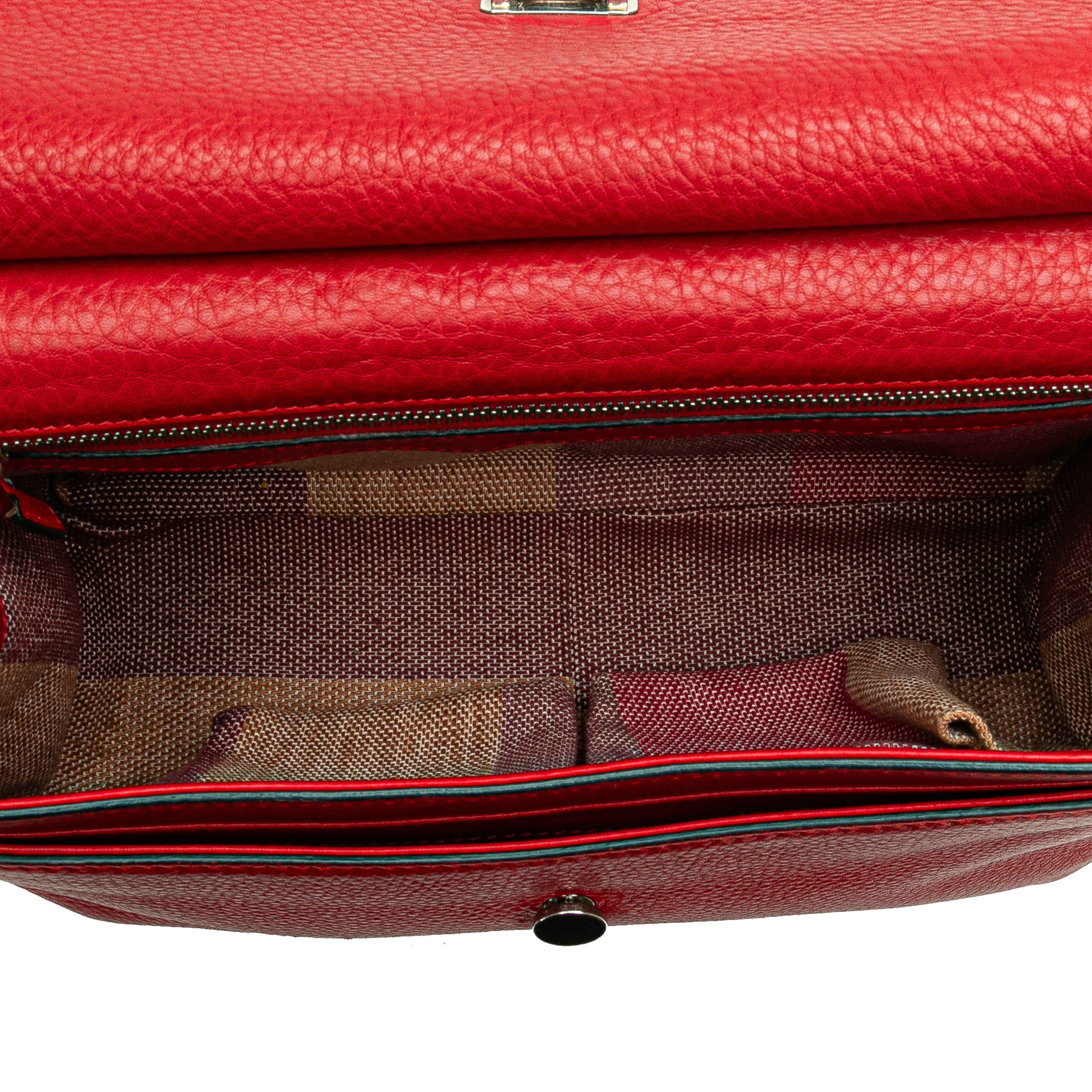 Gucci Medium Leather Bamboo Daily Crossbody, från Luxclusif, i färgen red. Klicka för att öppna bilden i stort format