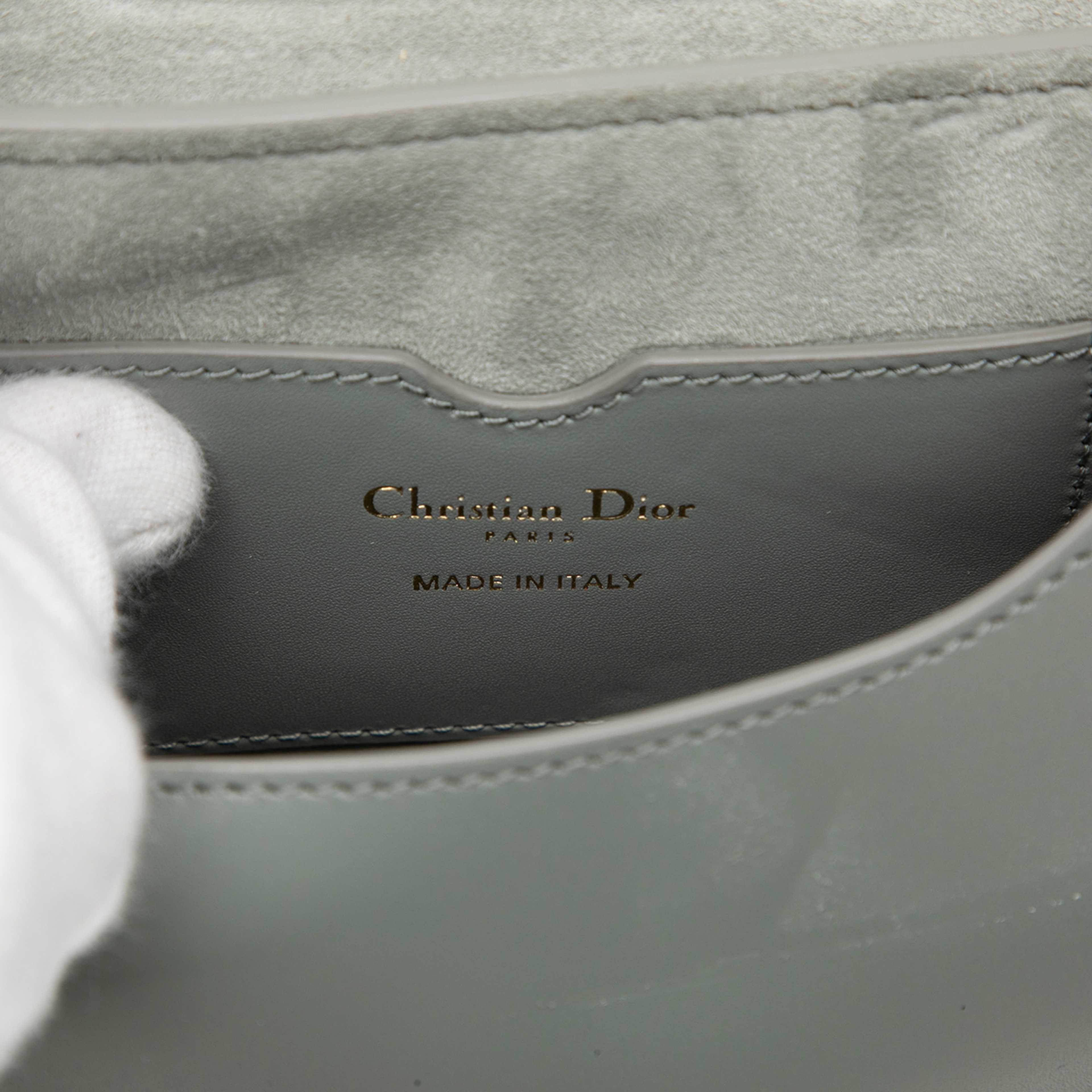 Dior Small Leather Bobby Crossbody, från Luxclusif, i färgen gray. Klicka för att öppna bilden i stort format