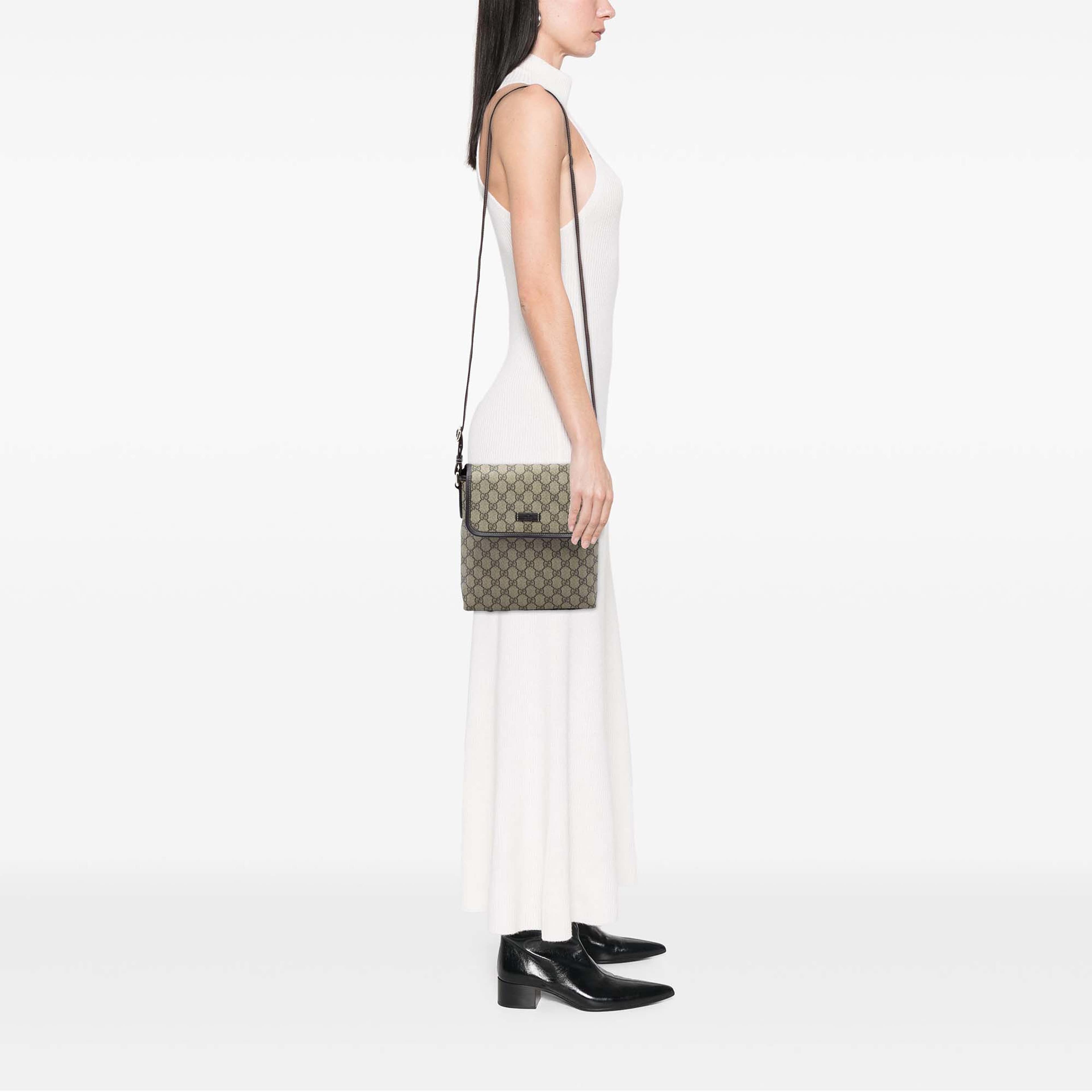 Gucci Gg Supreme Crossbody, från Luxclusif, i färgen beige. Klicka för att öppna bilden i stort format