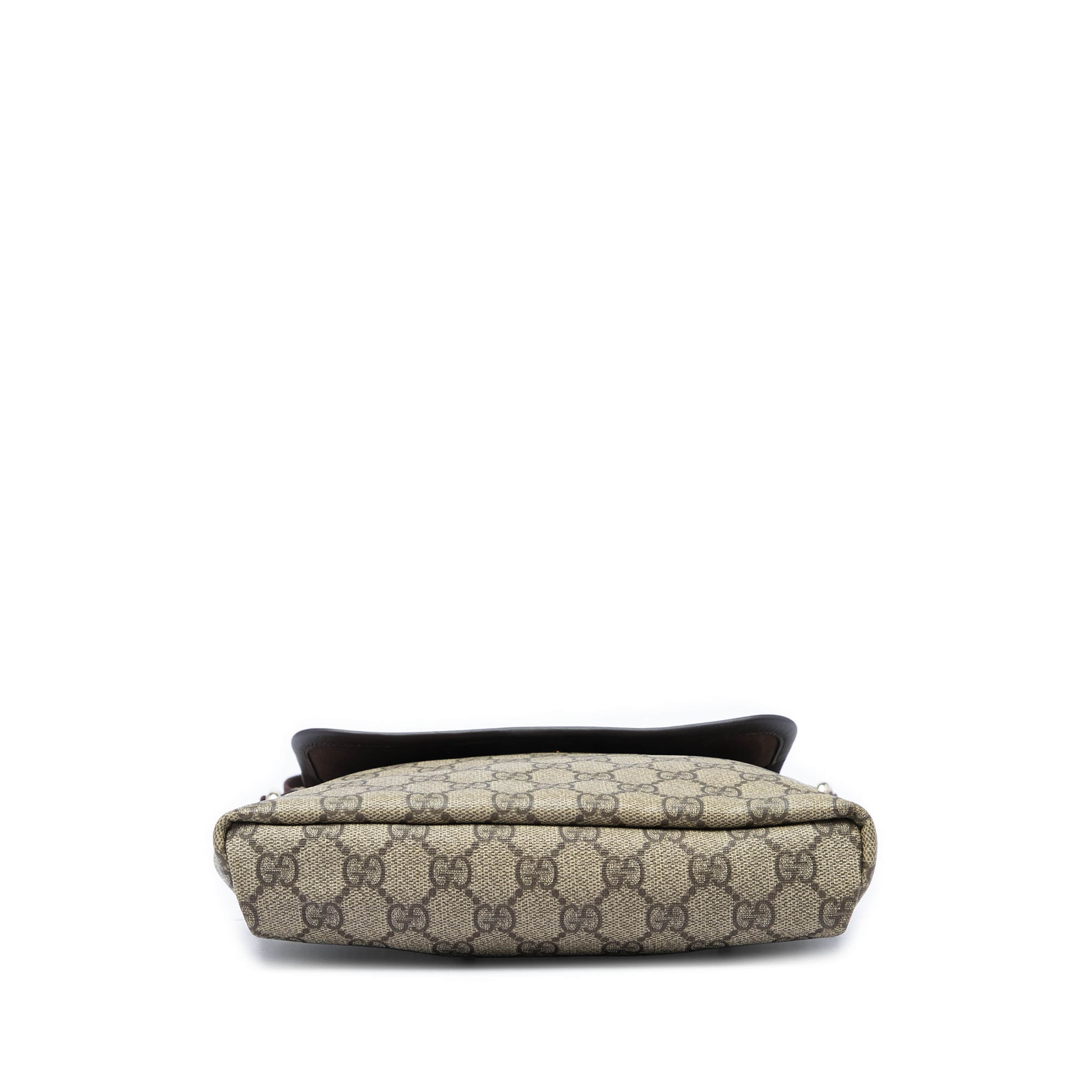 Gucci Gg Supreme Crossbody, från Luxclusif, i färgen beige. Klicka för att öppna bilden i stort format