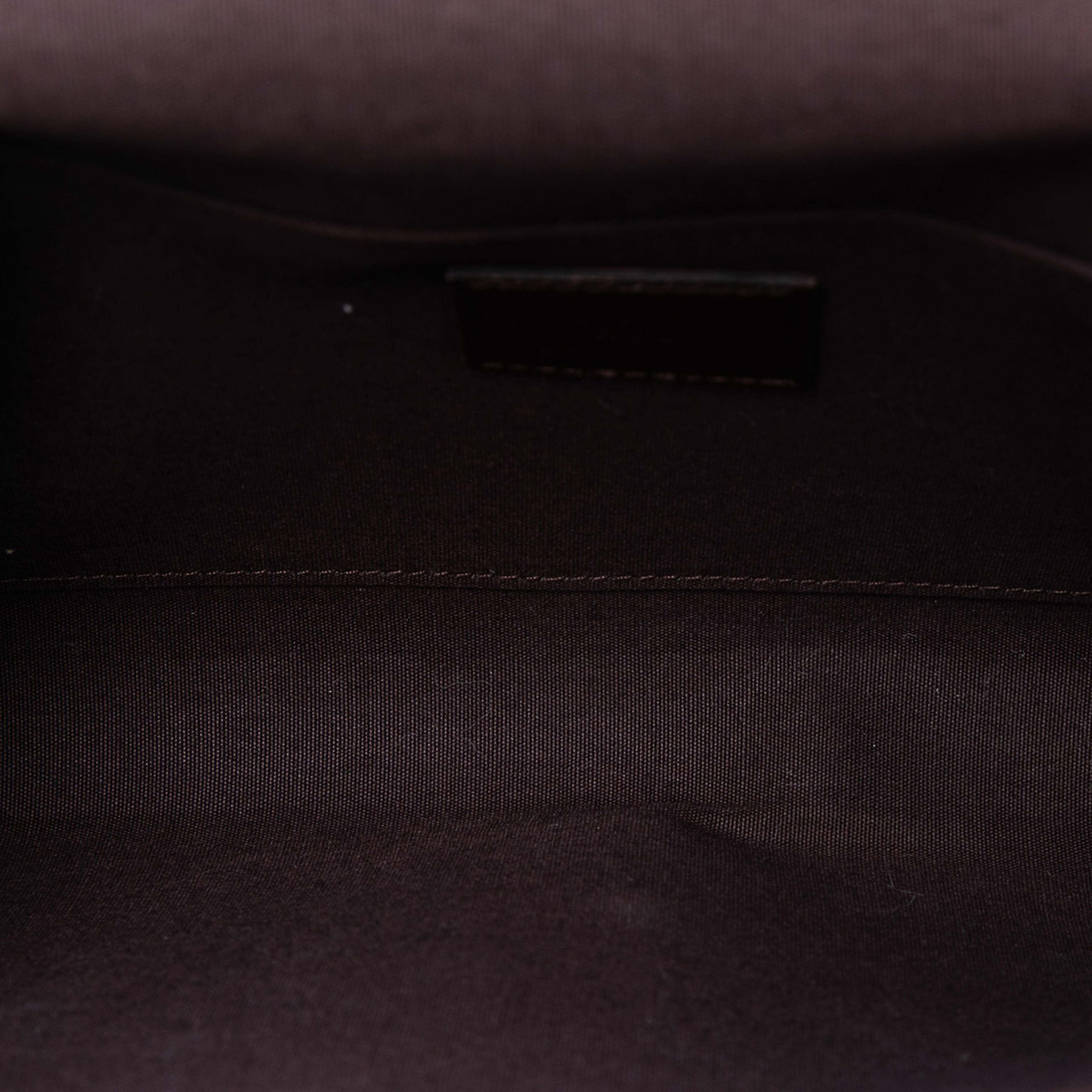 Louis Vuitton Monogram Vernis Pochette Felicie, från Luxclusif, i färgen purple. Klicka för att öppna bilden i stort format