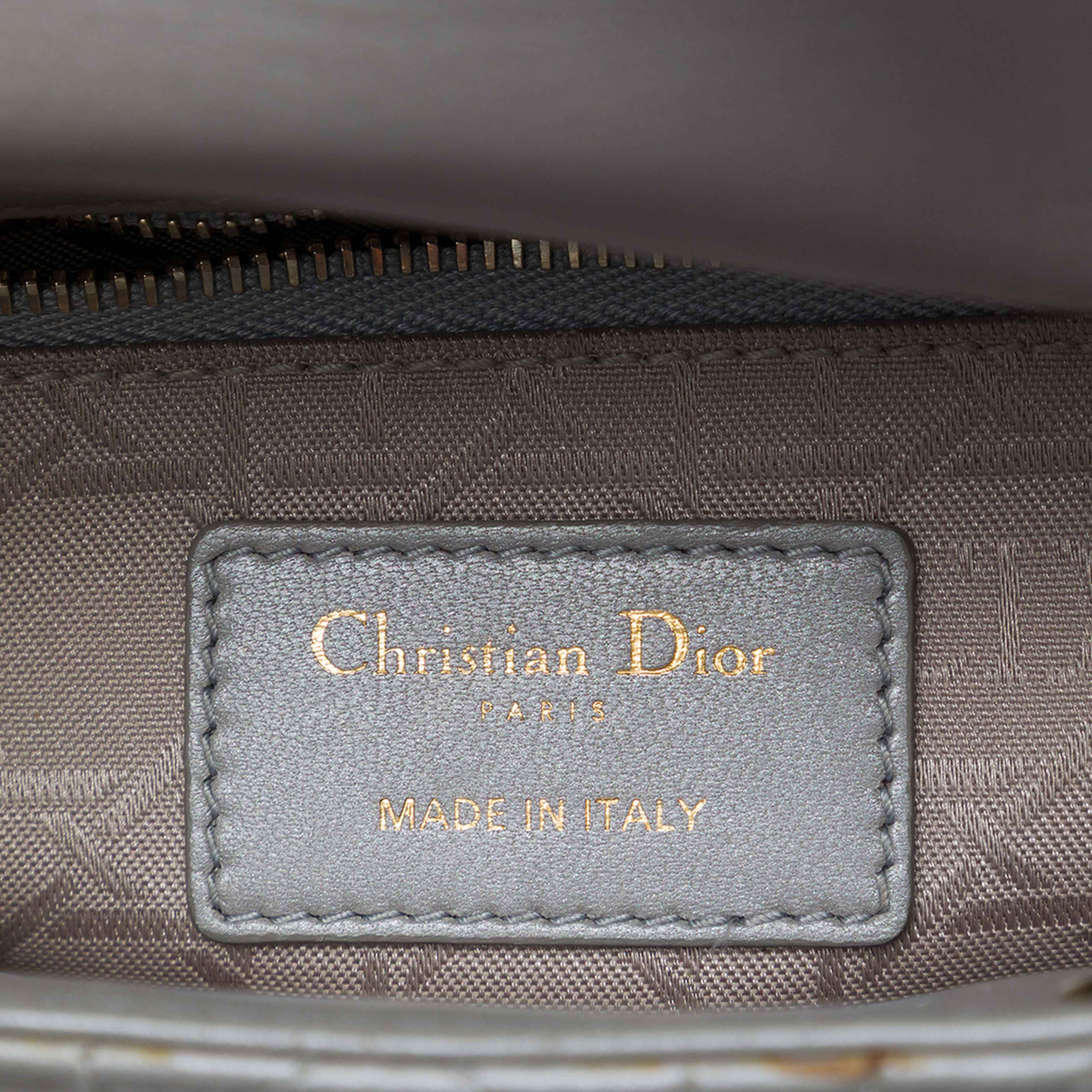 Dior Mini Metallic Lambskin Cannage Lady Dior, från Luxclusif, i färgen grå. Klicka för att öppna bilden i stort format