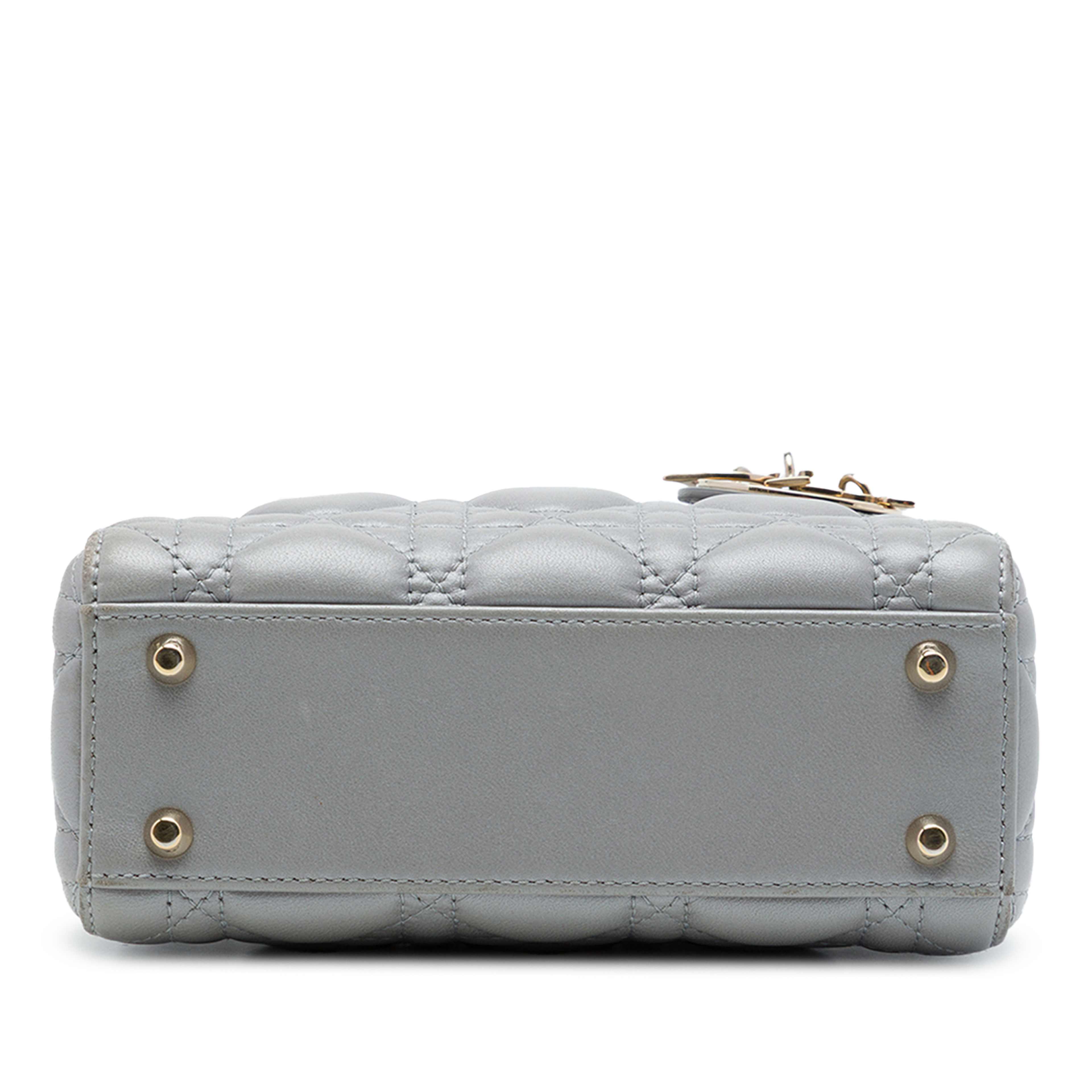Dior Mini Metallic Lambskin Cannage Lady Dior, från Luxclusif, i färgen grå. Klicka för att öppna bilden i stort format