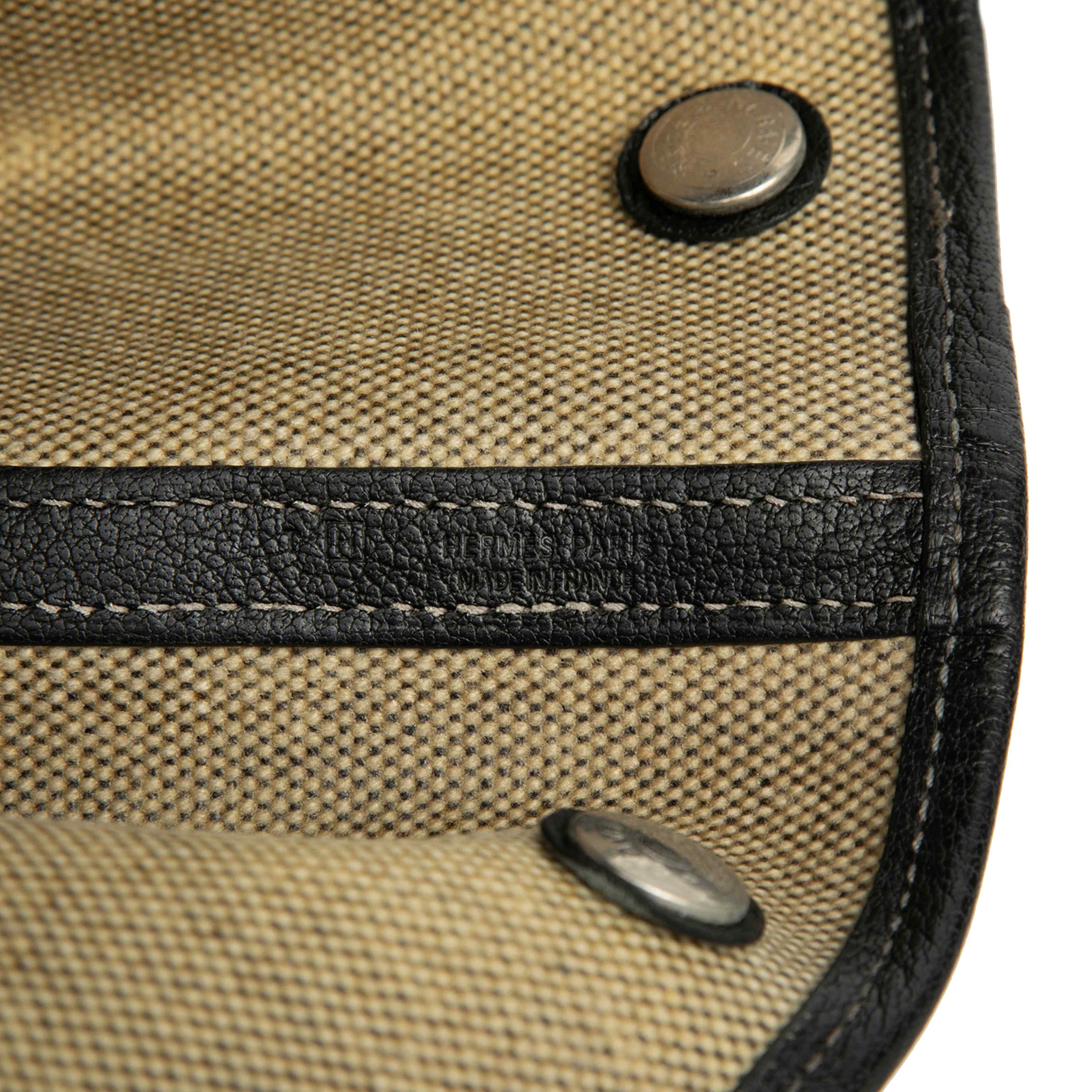 Hermès Toile And Negonda Garden Party 36, från Luxclusif, i färgen light gray. Klicka för att öppna bilden i stort format