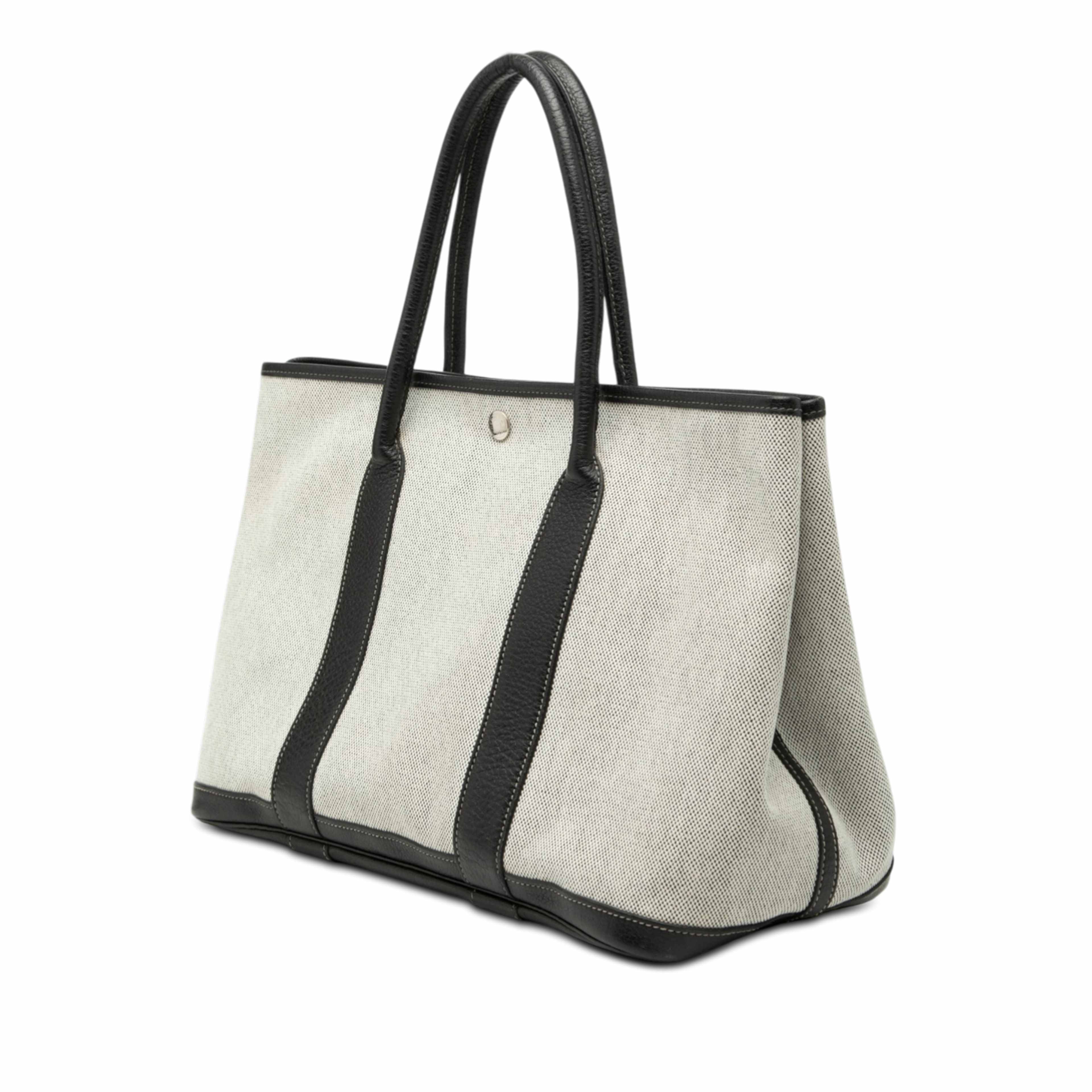 Hermès Toile And Negonda Garden Party 36, från Luxclusif, i färgen light gray. Klicka för att öppna bilden i stort format