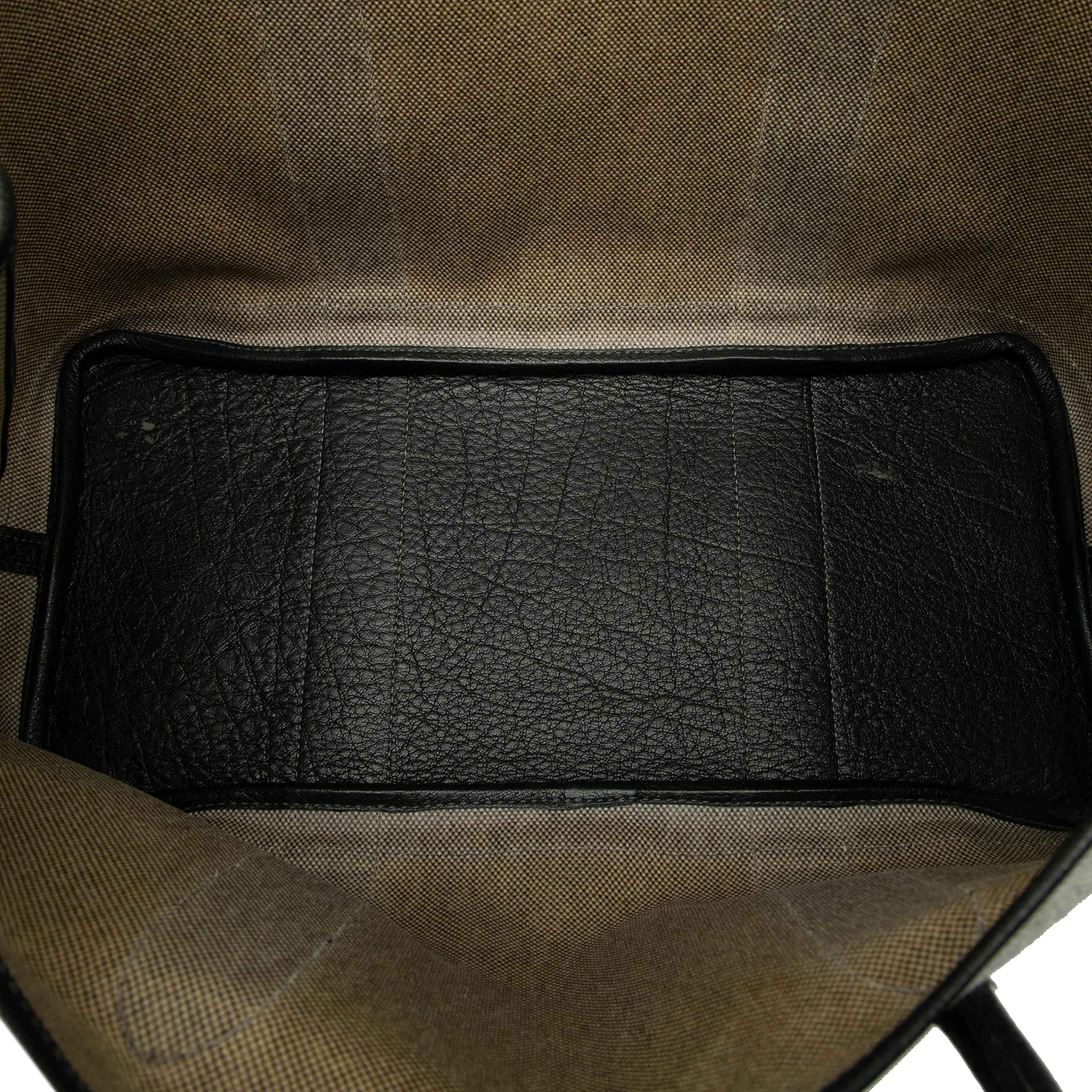 Hermès Toile And Negonda Garden Party 36, från Luxclusif, i färgen light gray. Klicka för att öppna bilden i stort format